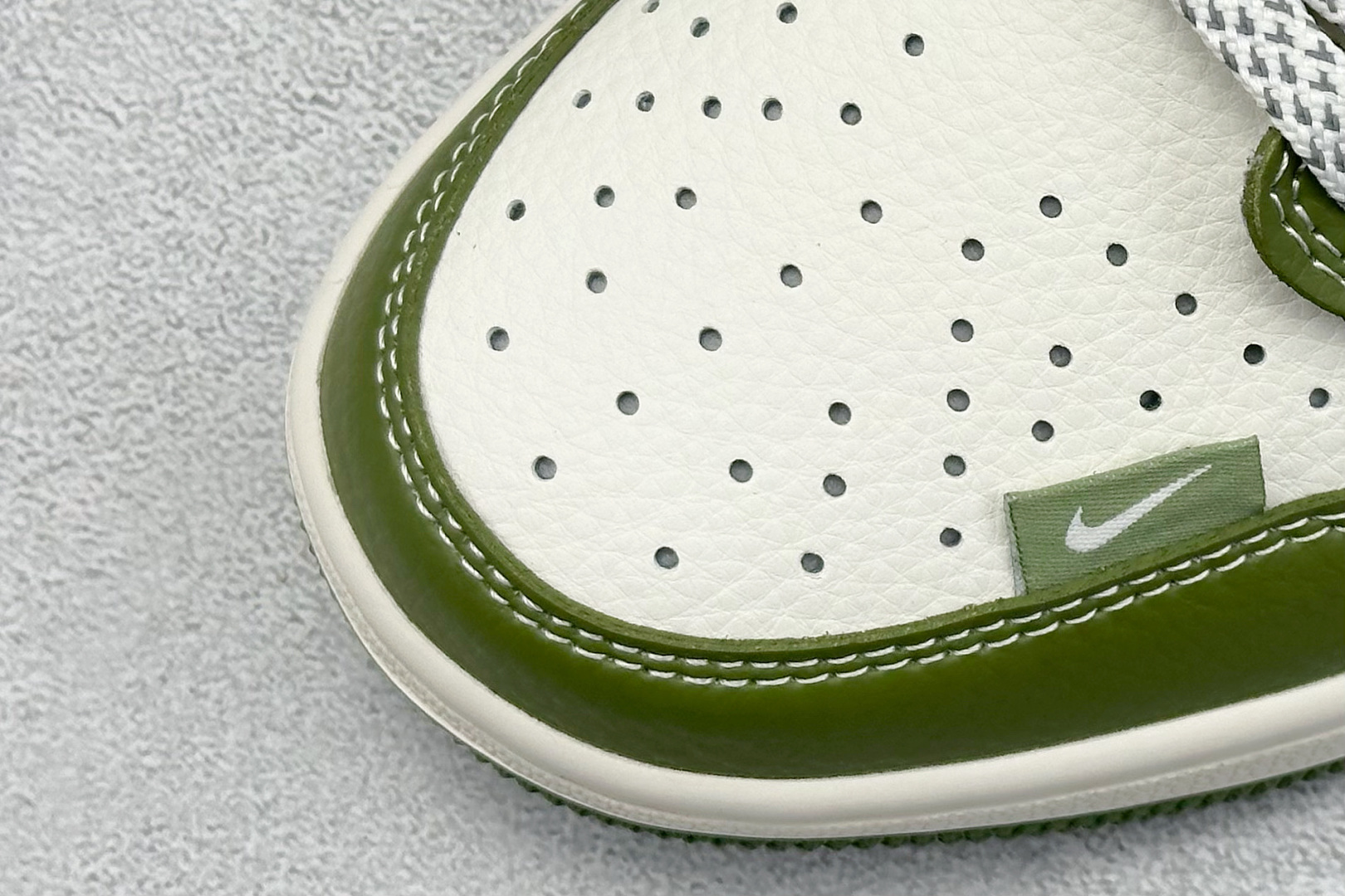 Travis Scott x Nike Air Jordan 1 Low Air Jordan 1 Low 反转白绿倒钩 HS8068-003