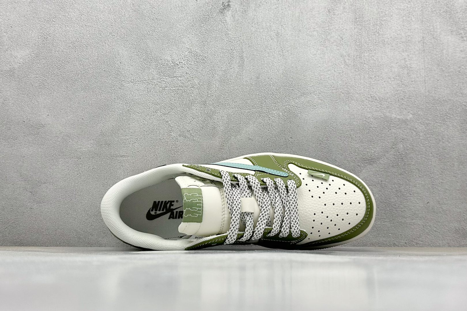 Travis Scott x Nike Air Jordan 1 Low Air Jordan 1 Low 反转白绿倒钩 HS8068-003