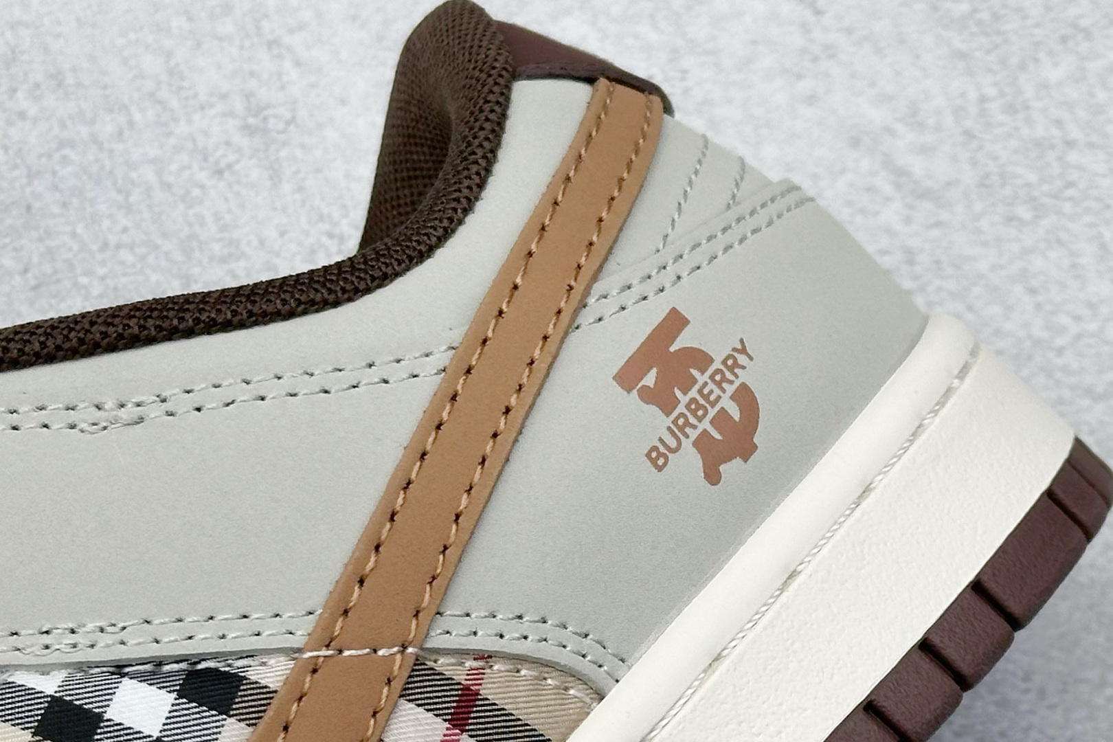Nike SB Dunk Low x BURBERRY 棕灰小勾 XD1588-217