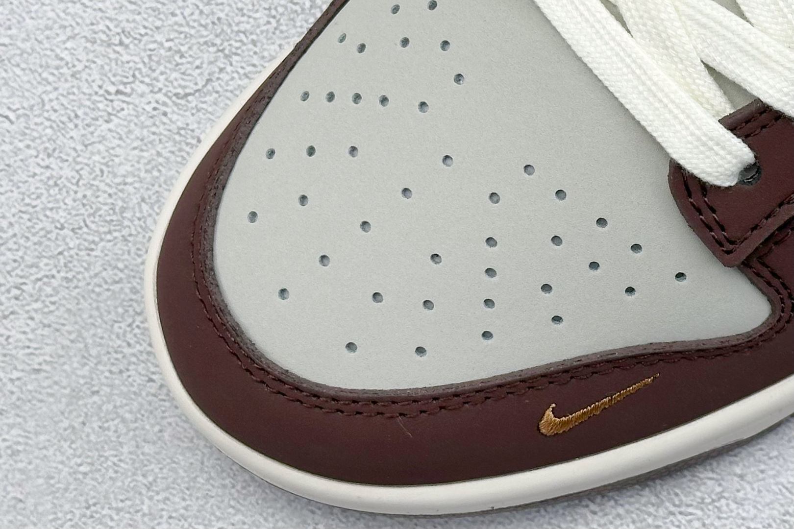 Nike SB Dunk Low x BURBERRY 棕灰小勾 XD1588-217