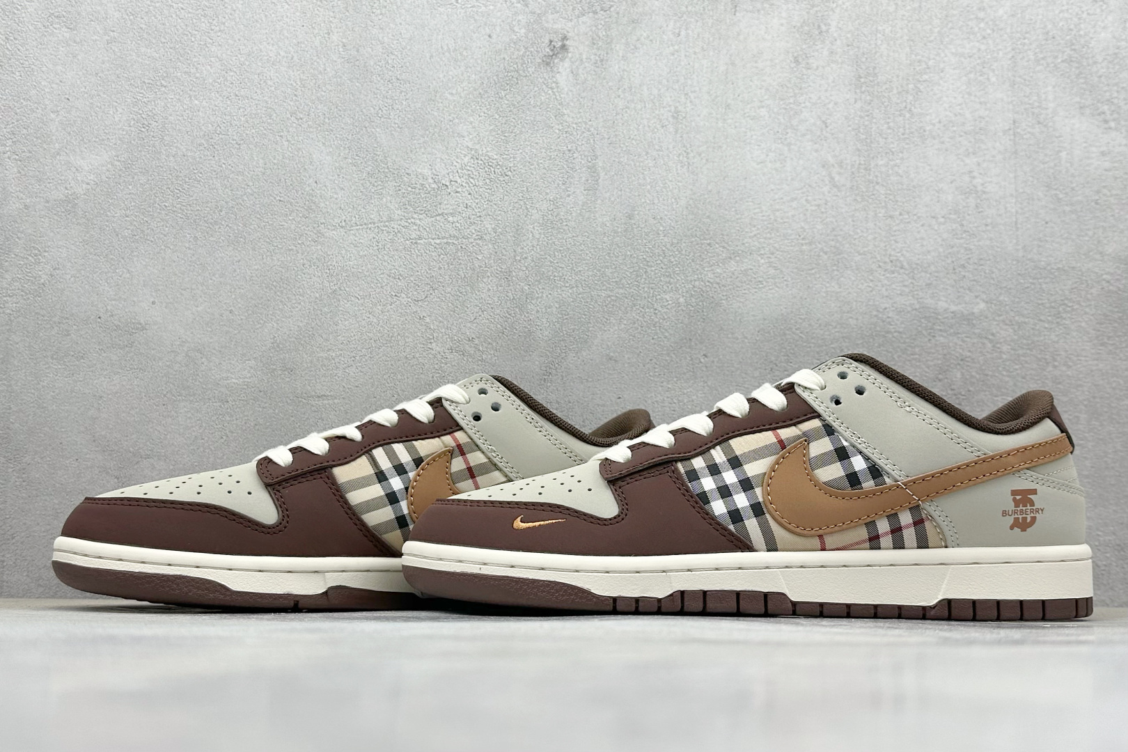 Nike SB Dunk Low x BURBERRY 棕灰小勾 XD1588-217