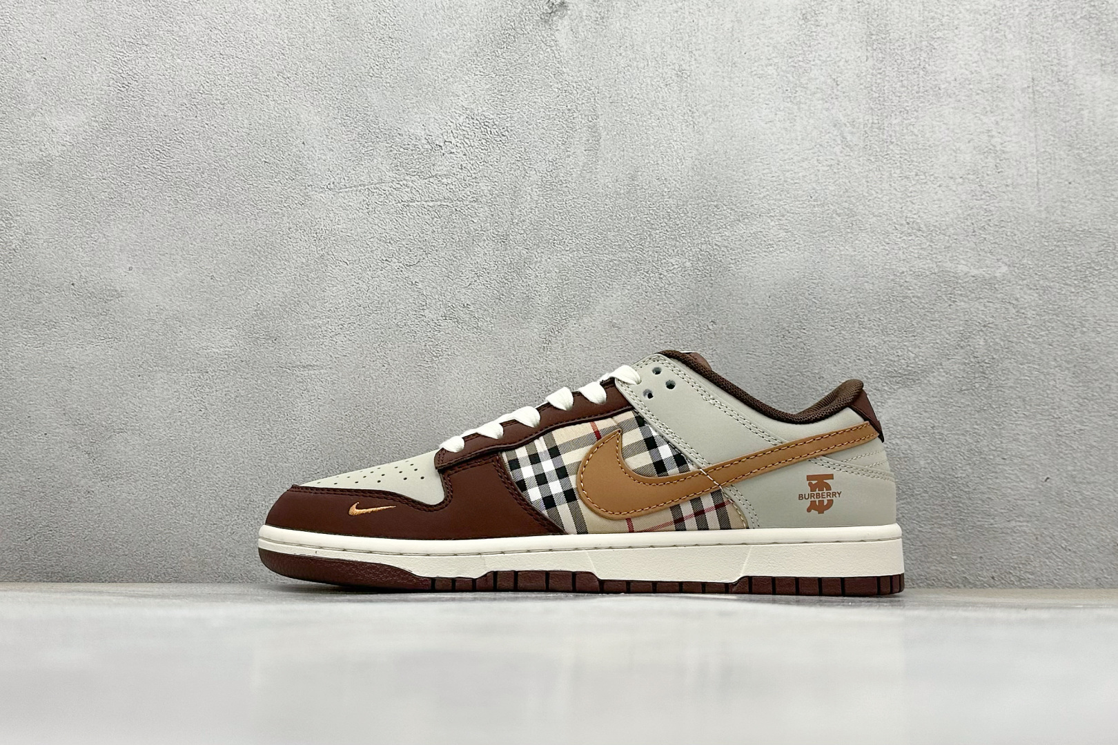 Nike SB Dunk Low x BURBERRY 棕灰小勾 XD1588-217