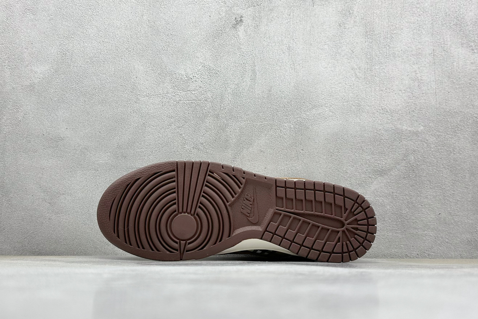 Nike SB Dunk Low x BURBERRY 棕灰小勾 XD1588-217