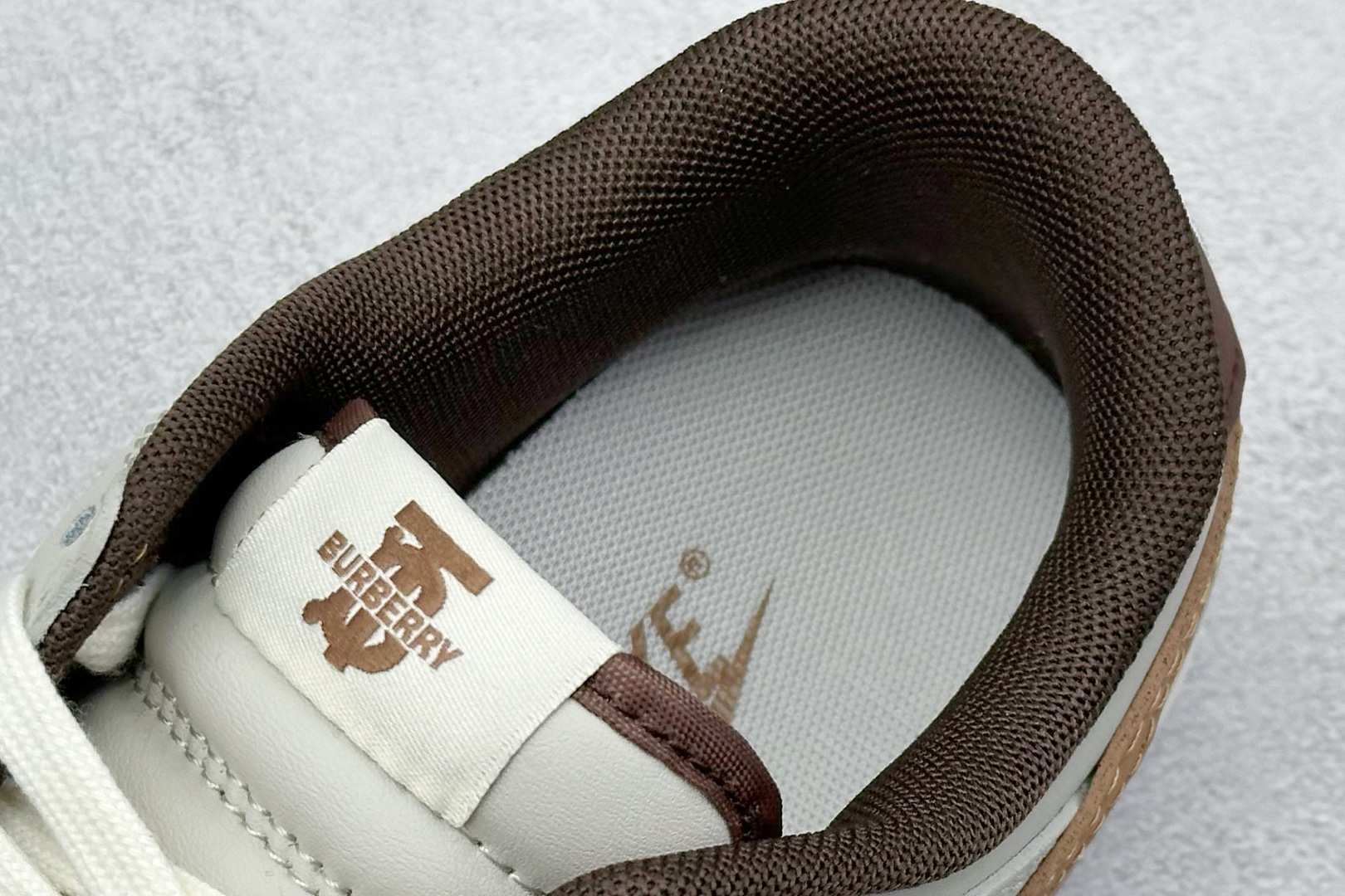 Nike SB Dunk Low x BURBERRY 棕灰小勾 XD1588-217