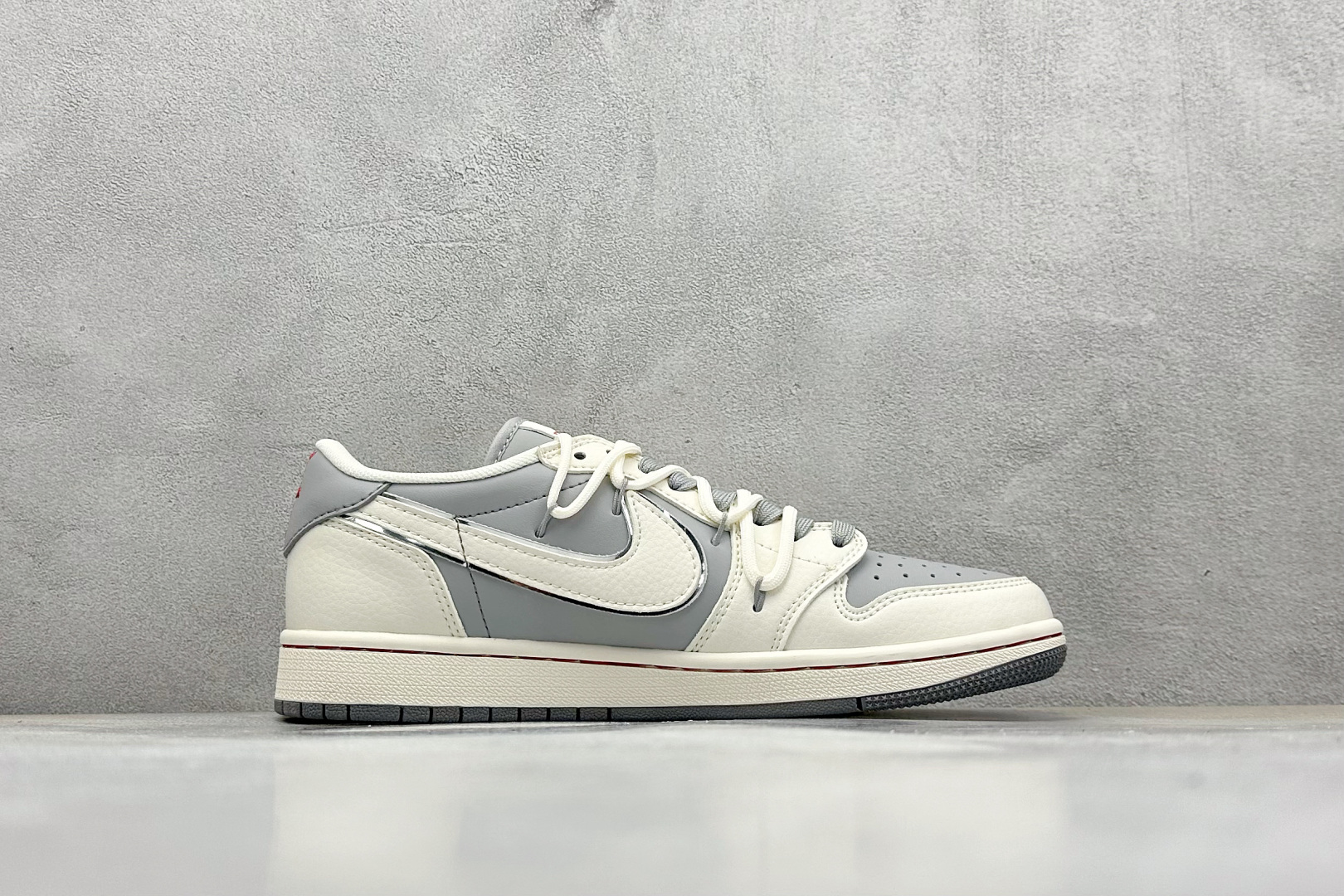 Travis Scott x Nike Air Jordan 1 Low x Supreme 三方联名 Air Jordan 1 Low 反转米灰红绑带倒钩 SJ0086-137