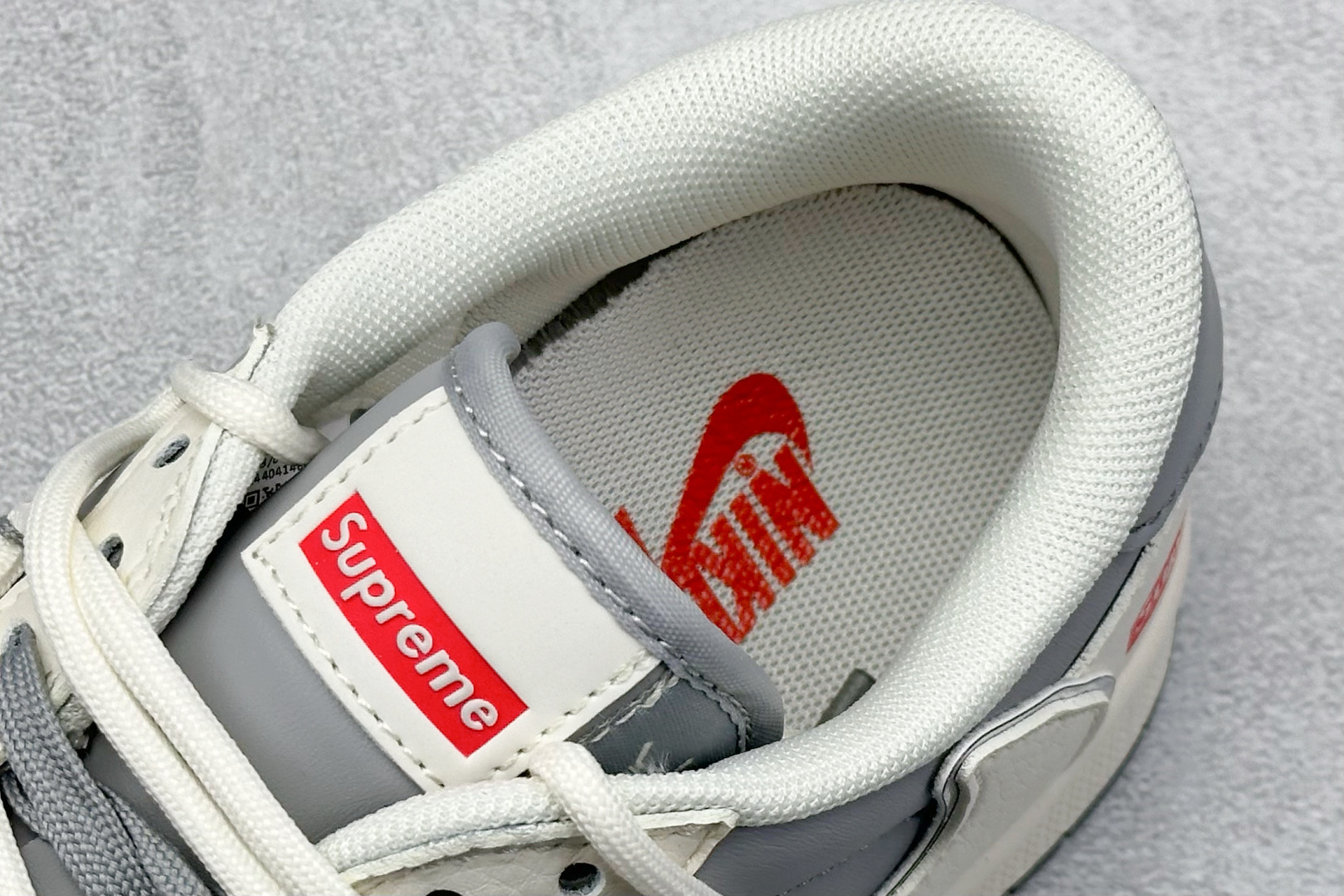Travis Scott x Nike Air Jordan 1 Low x Supreme 三方联名 Air Jordan 1 Low 反转米灰红绑带倒钩 SJ0086-137