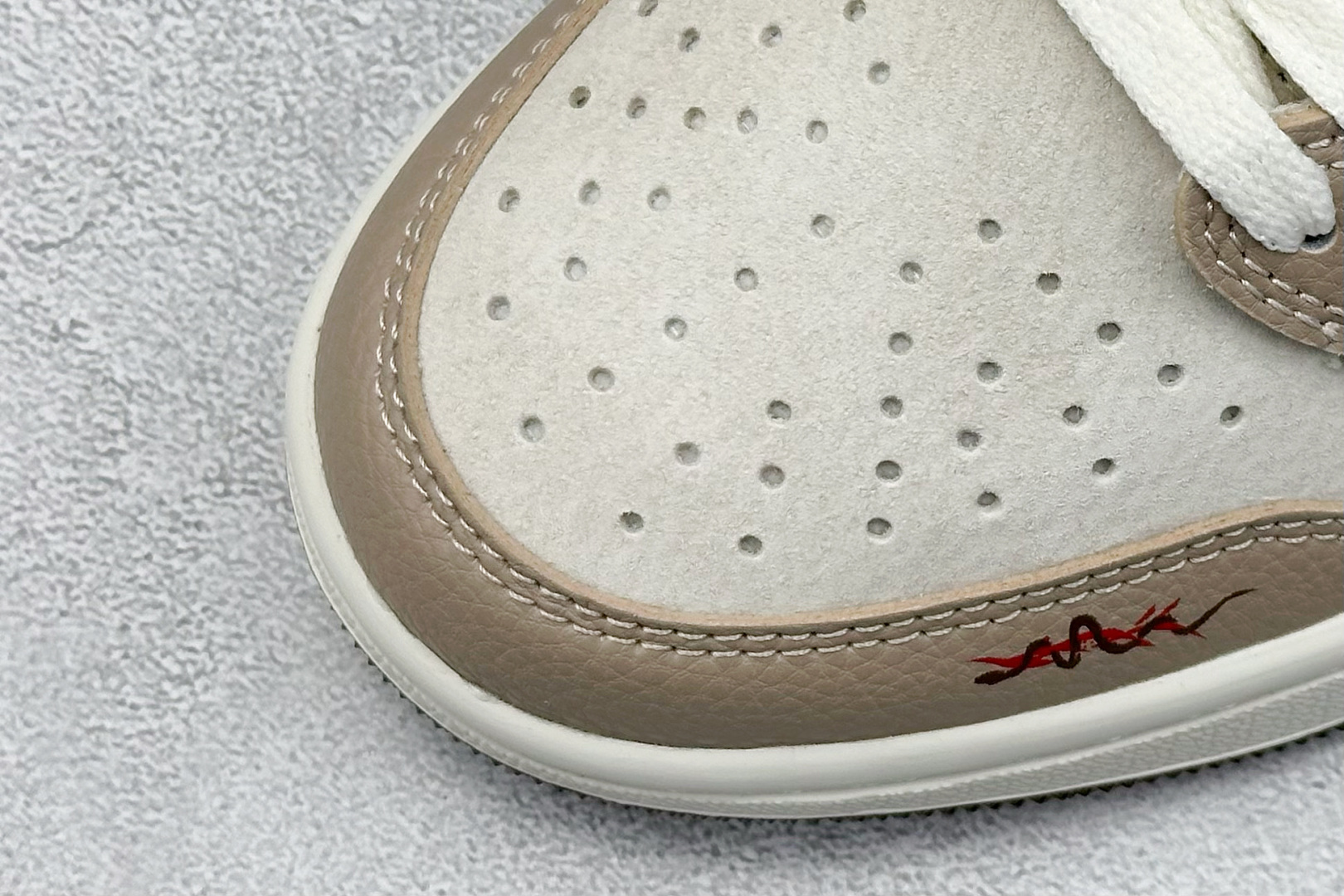 Travi Scott x Fragment Design x Air Jordan 1 Low OG SP AJ1 乔1 迪奥联名蛇年限定 棕蛇纹 低帮文化休闲板鞋 DM7866-074