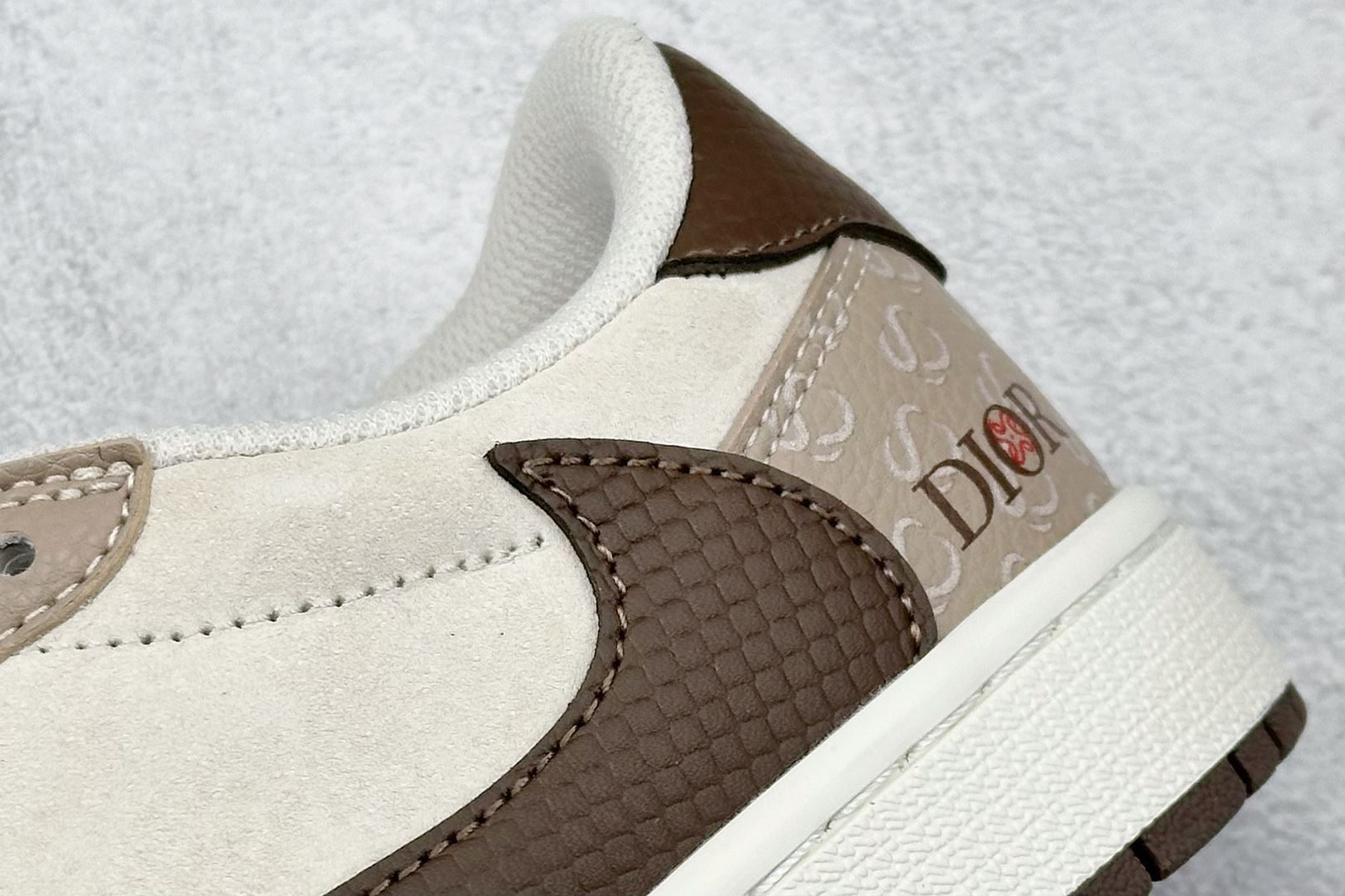 Travi Scott x Fragment Design x Air Jordan 1 Low OG SP AJ1 乔1 迪奥联名蛇年限定 棕蛇纹 低帮文化休闲板鞋 DM7866-074