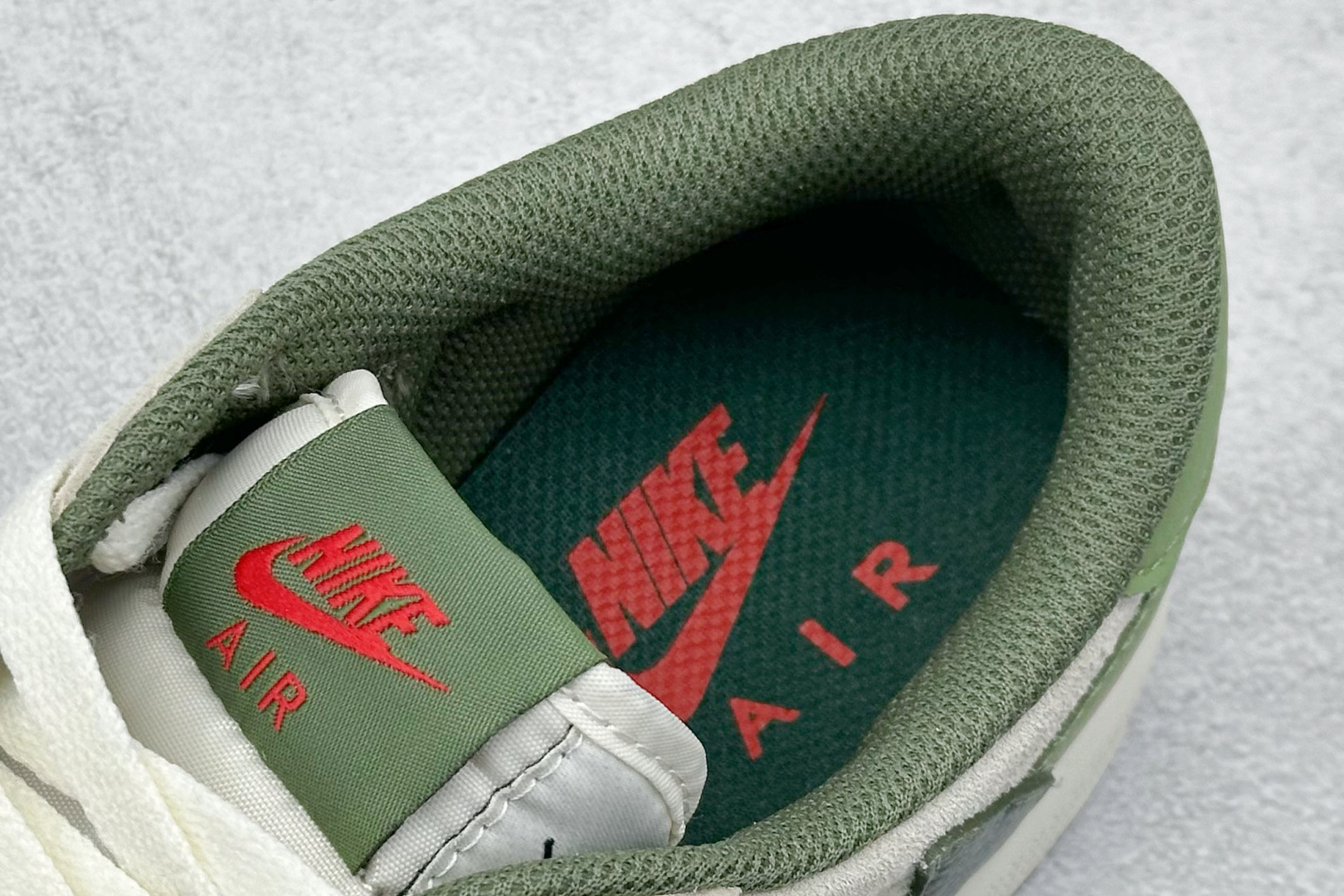 240 Travis Scott x Nike Air Jordan 1 Low x Supreme 蛇年限定 Air Jordan 1 Low 反转米绿小钩倒钩 DM7866-075
