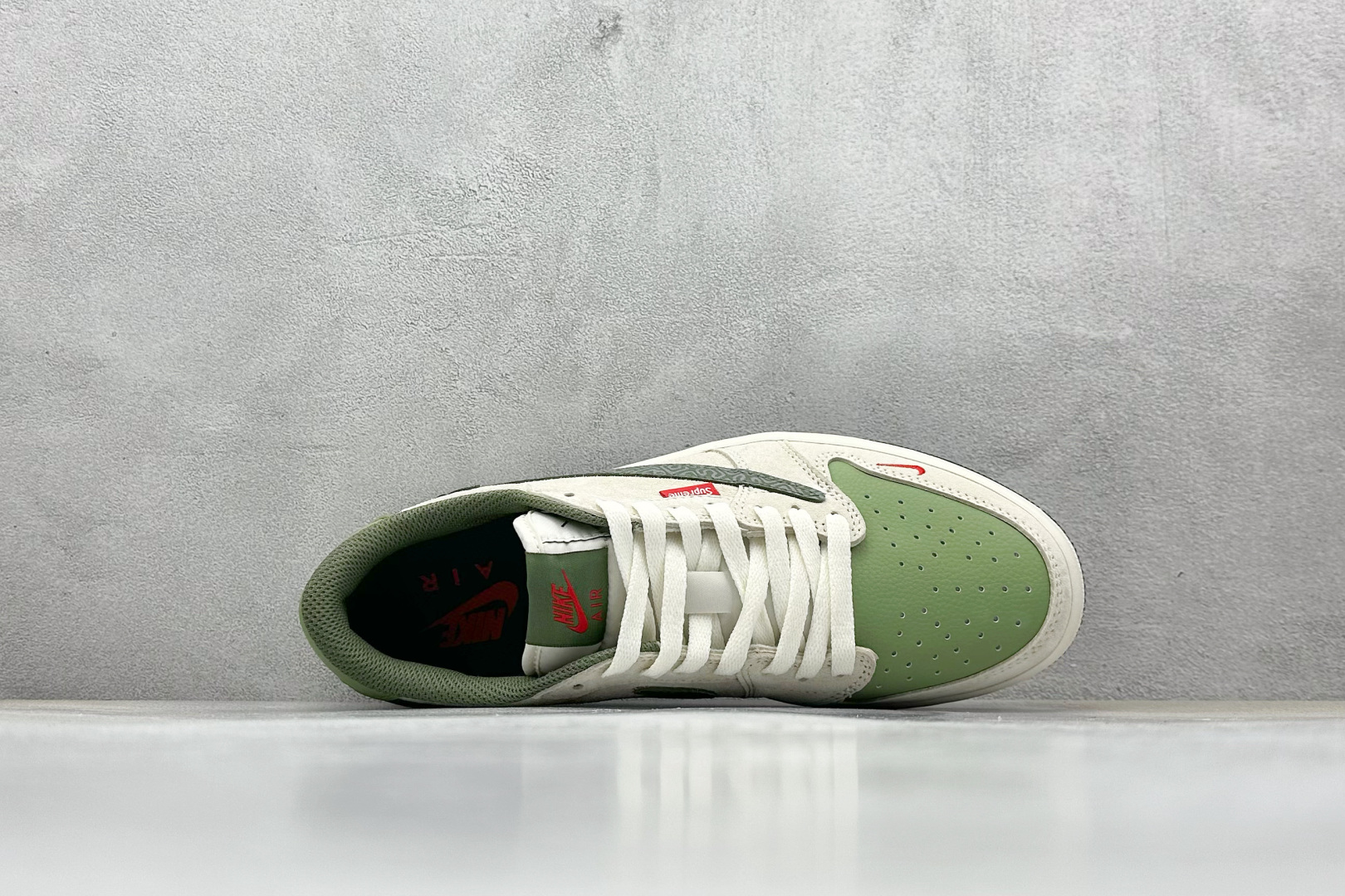 240 Travis Scott x Nike Air Jordan 1 Low x Supreme 蛇年限定 Air Jordan 1 Low 反转米绿小钩倒钩 DM7866-075