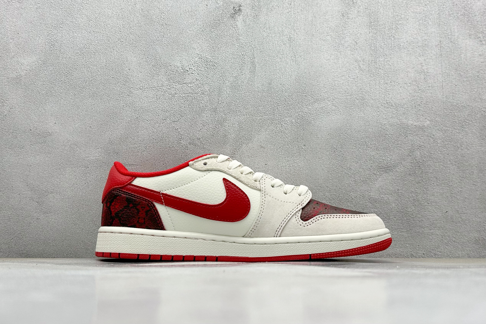 240 Travis Scott x Fragment Design x Air Jordan 1 Low OG SP AJ1 乔1 Supreme联名 中国红 低帮文化休闲板鞋 DM7866-076