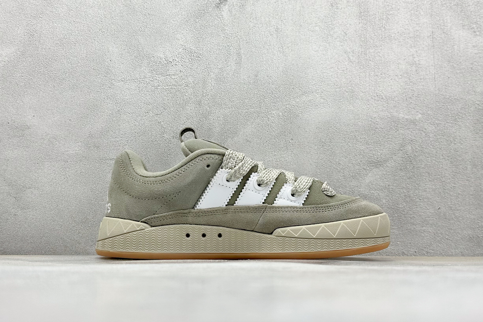 TG版 Adidas Adimatic Low 马蒂奇系列低帮 复古鲨鱼面包鞋运动休闲滑板板鞋 IG6034