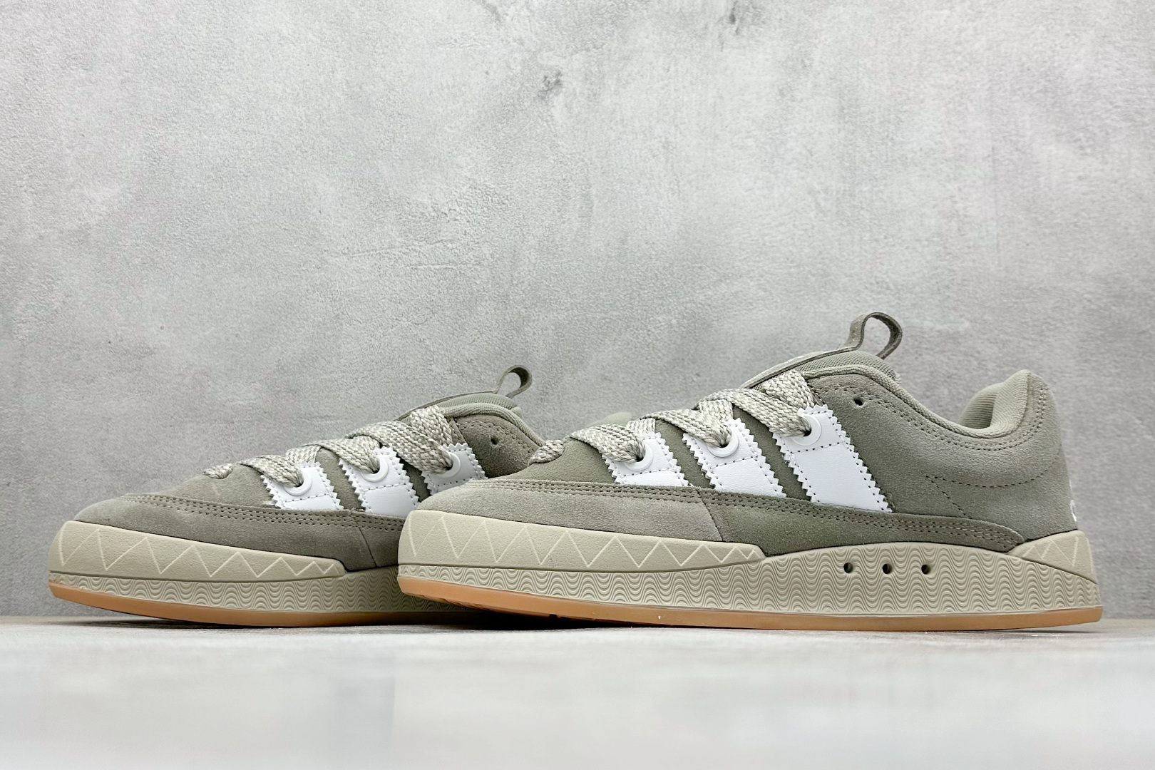 TG版 Adidas Adimatic Low 马蒂奇系列低帮 复古鲨鱼面包鞋运动休闲滑板板鞋 IG6034