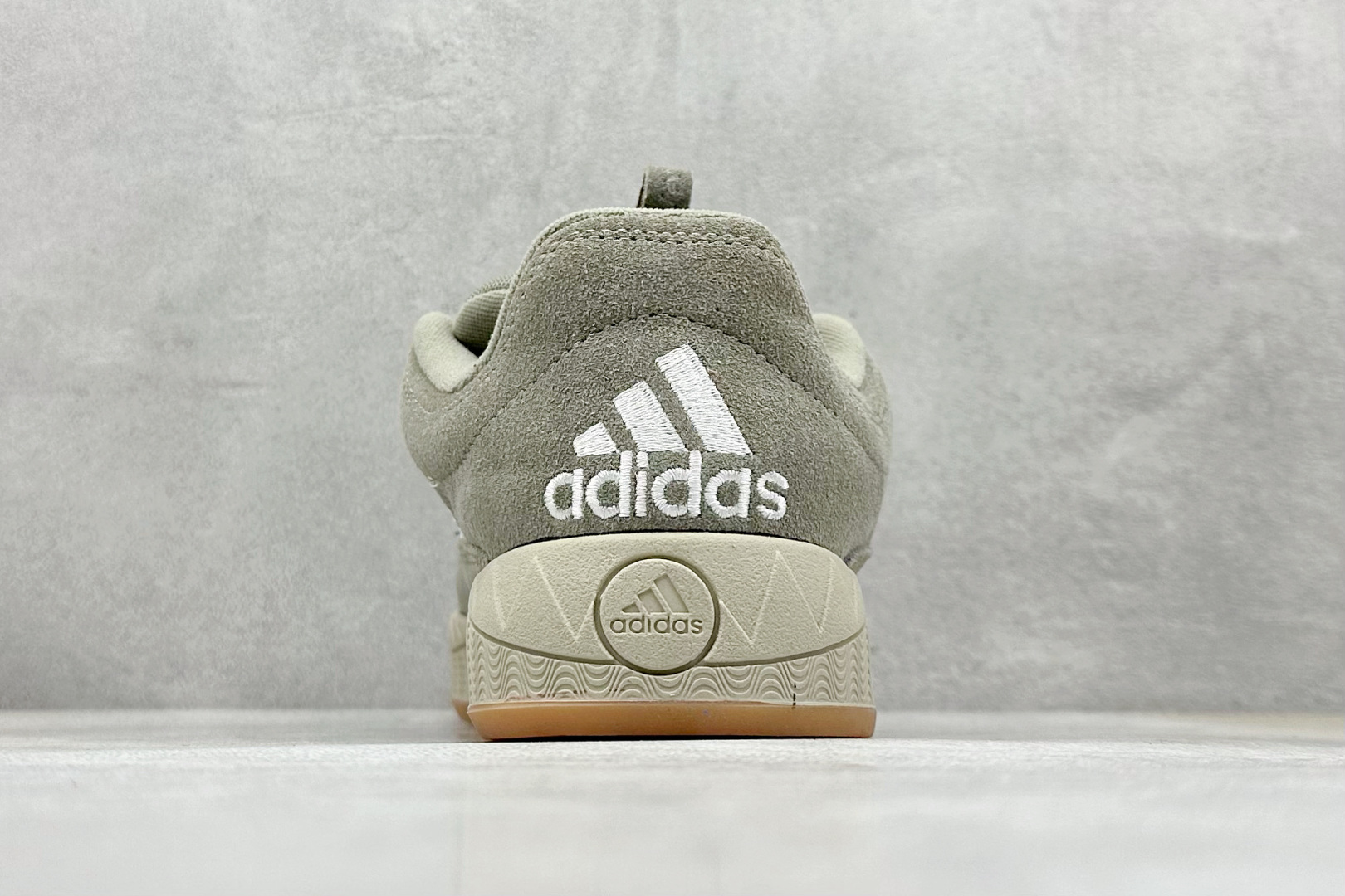 TG版 Adidas Adimatic Low 马蒂奇系列低帮 复古鲨鱼面包鞋运动休闲滑板板鞋 IG6034