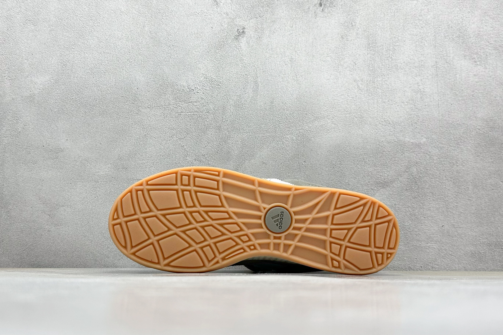TG版 Adidas Adimatic Low 马蒂奇系列低帮 复古鲨鱼面包鞋运动休闲滑板板鞋 IG6034