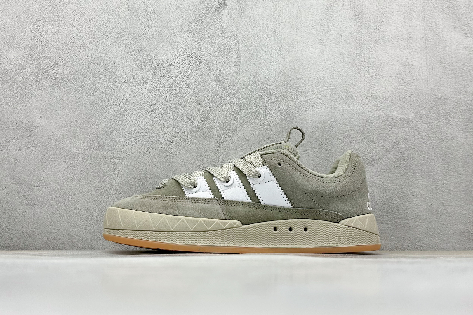 TG版 Adidas Adimatic Low 马蒂奇系列低帮 复古鲨鱼面包鞋运动休闲滑板板鞋 IG6034
