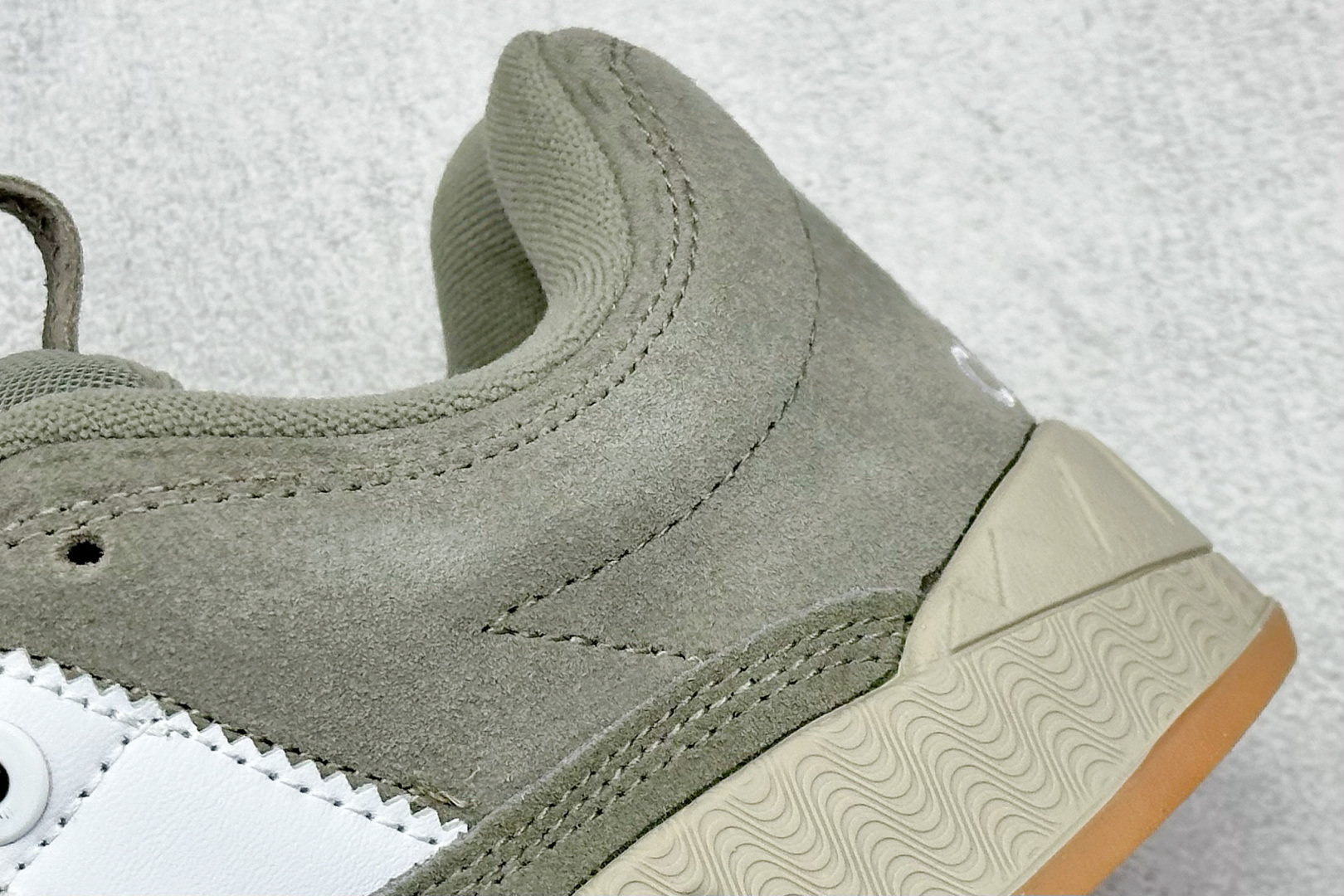 TG版 Adidas Adimatic Low 马蒂奇系列低帮 复古鲨鱼面包鞋运动休闲滑板板鞋 IG6034