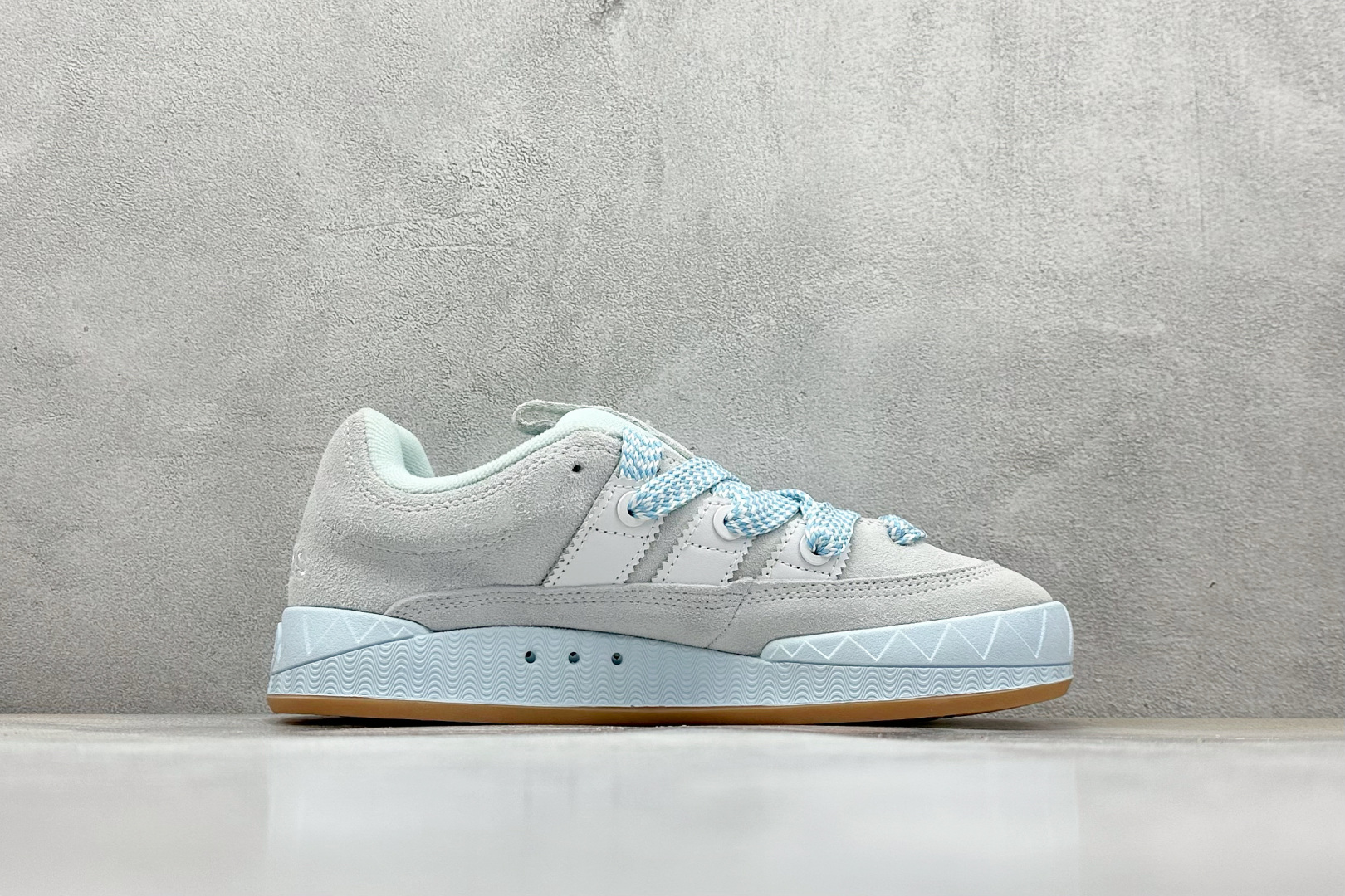 TG版 Adidas Adimatic Low 马蒂奇系列低帮 复古鲨鱼面包鞋运动休闲滑板板鞋 IG6035