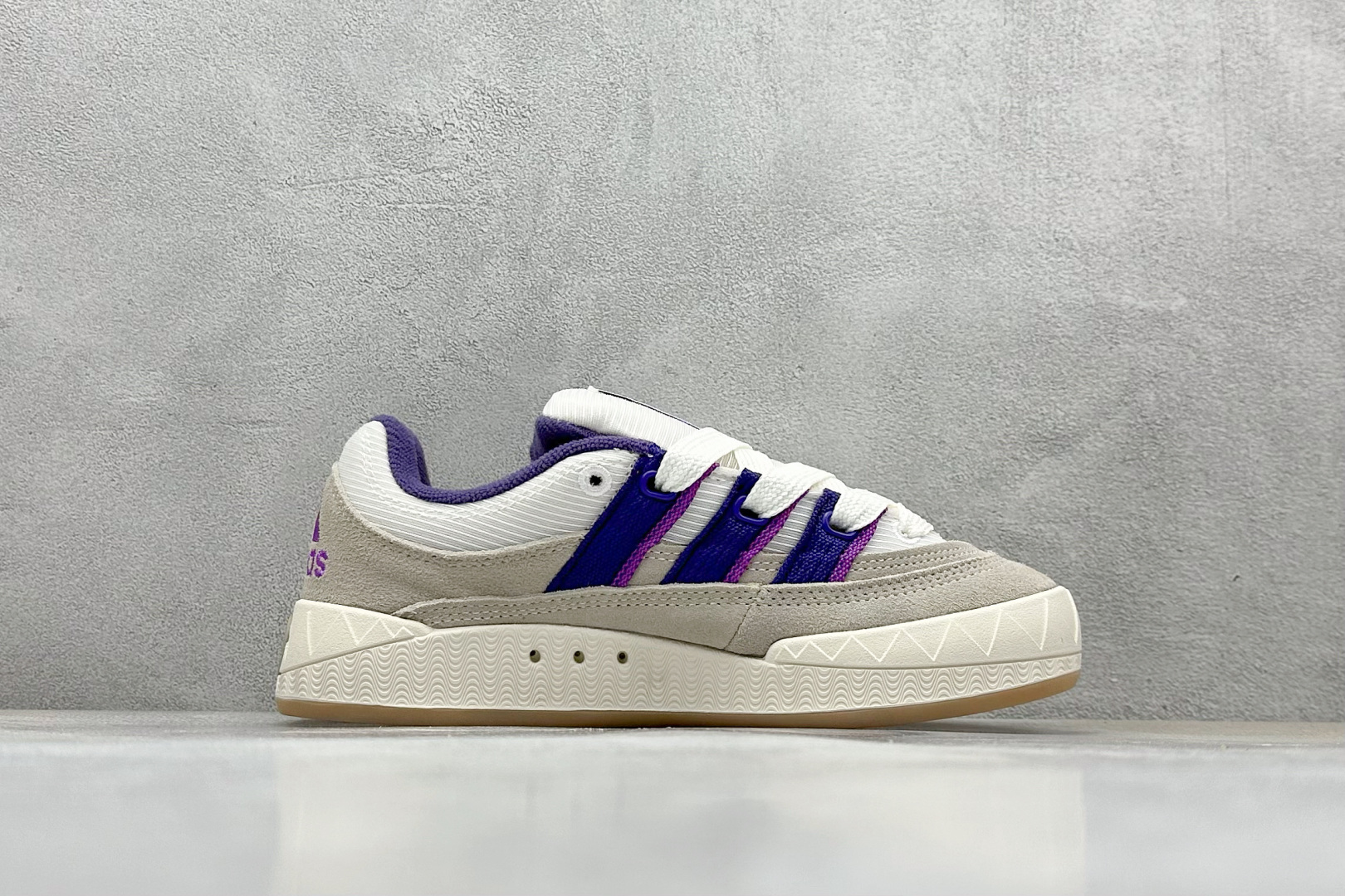 TG版 Adidas Adimatic Low 马蒂奇系列低帮 复古鲨鱼面包鞋运动休闲滑板板鞋 IH3266