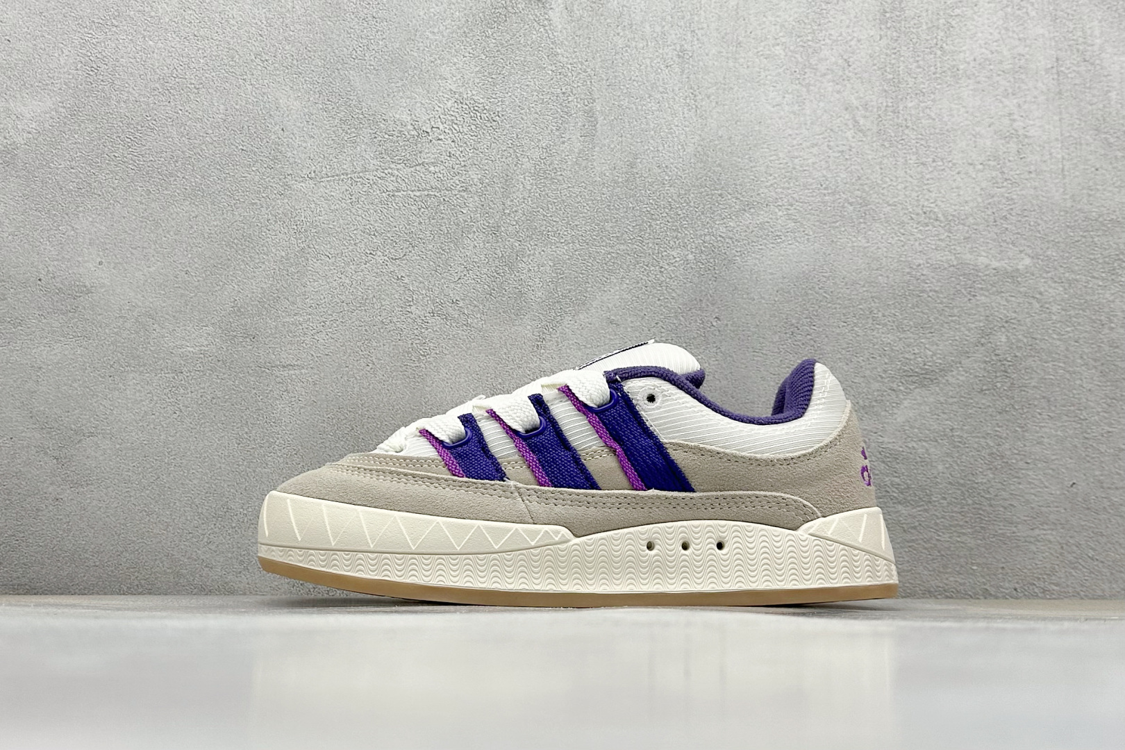 TG版 Adidas Adimatic Low 马蒂奇系列低帮 复古鲨鱼面包鞋运动休闲滑板板鞋 IH3266