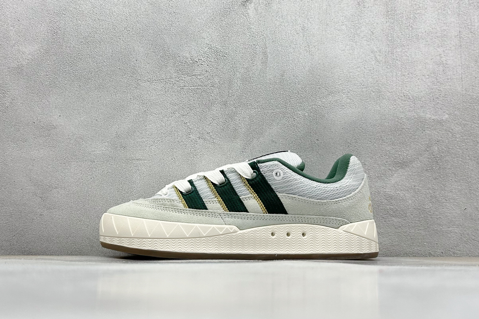 TG版 Adidas Adimatic Low 马蒂奇系列低帮 复古鲨鱼面包鞋运动休闲滑板板鞋 IH3267