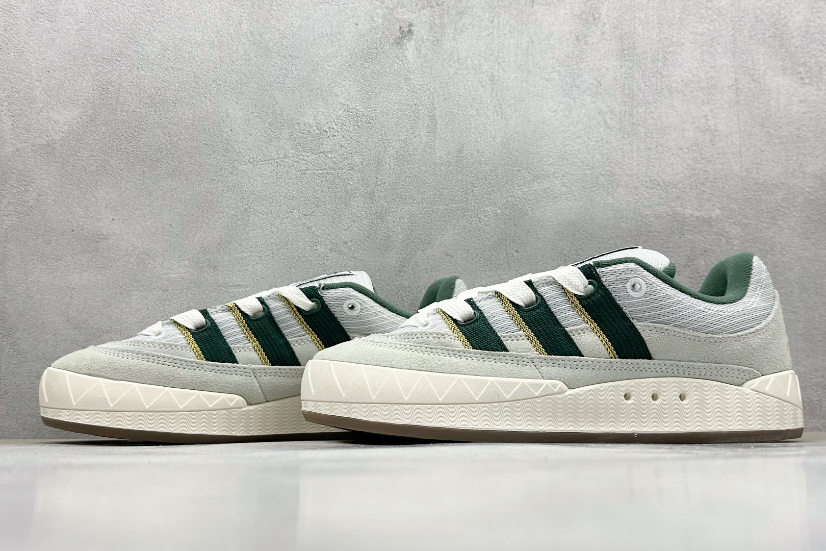 TG版 Adidas Adimatic Low 马蒂奇系列低帮 复古鲨鱼面包鞋运动休闲滑板板鞋 IH3267