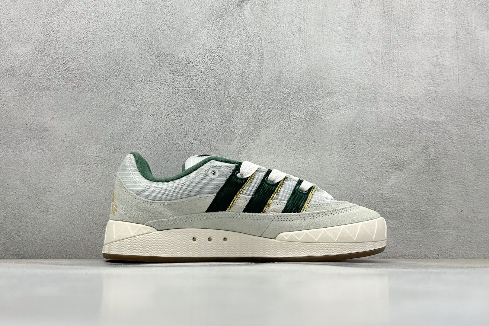 TG版 Adidas Adimatic Low 马蒂奇系列低帮 复古鲨鱼面包鞋运动休闲滑板板鞋 IH3267
