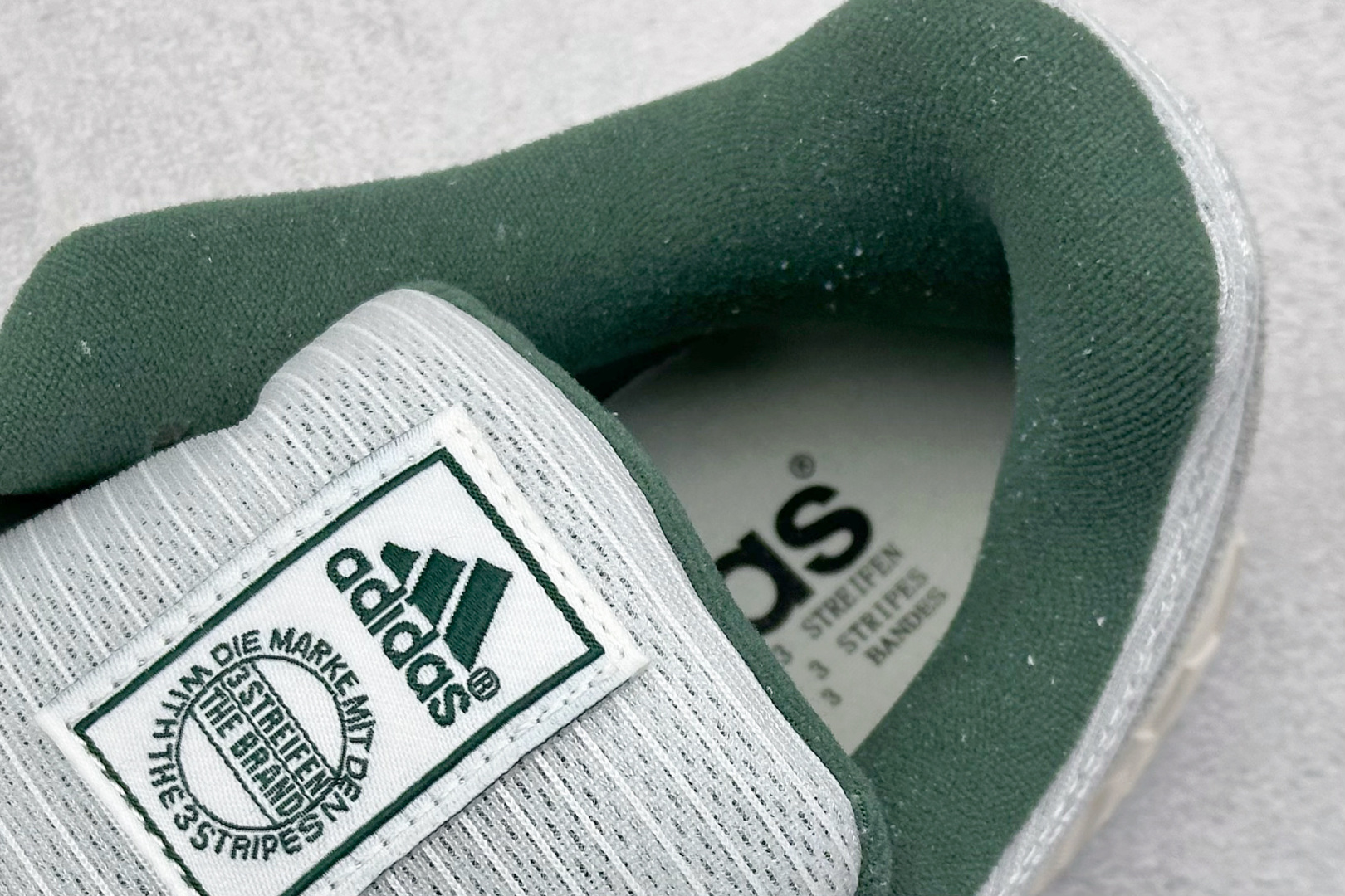 TG版 Adidas Adimatic Low 马蒂奇系列低帮 复古鲨鱼面包鞋运动休闲滑板板鞋 IH3267
