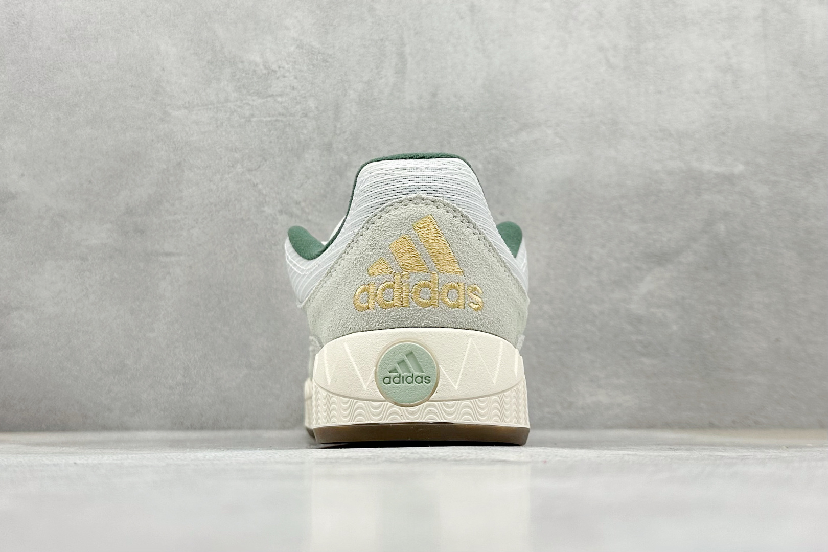 TG版 Adidas Adimatic Low 马蒂奇系列低帮 复古鲨鱼面包鞋运动休闲滑板板鞋 IH3267