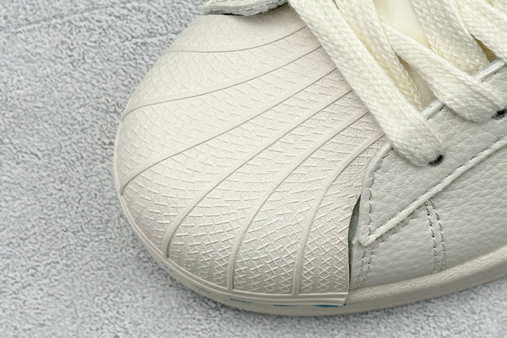 AD Originals Superstar x CUCCI 天蓝 HS3072