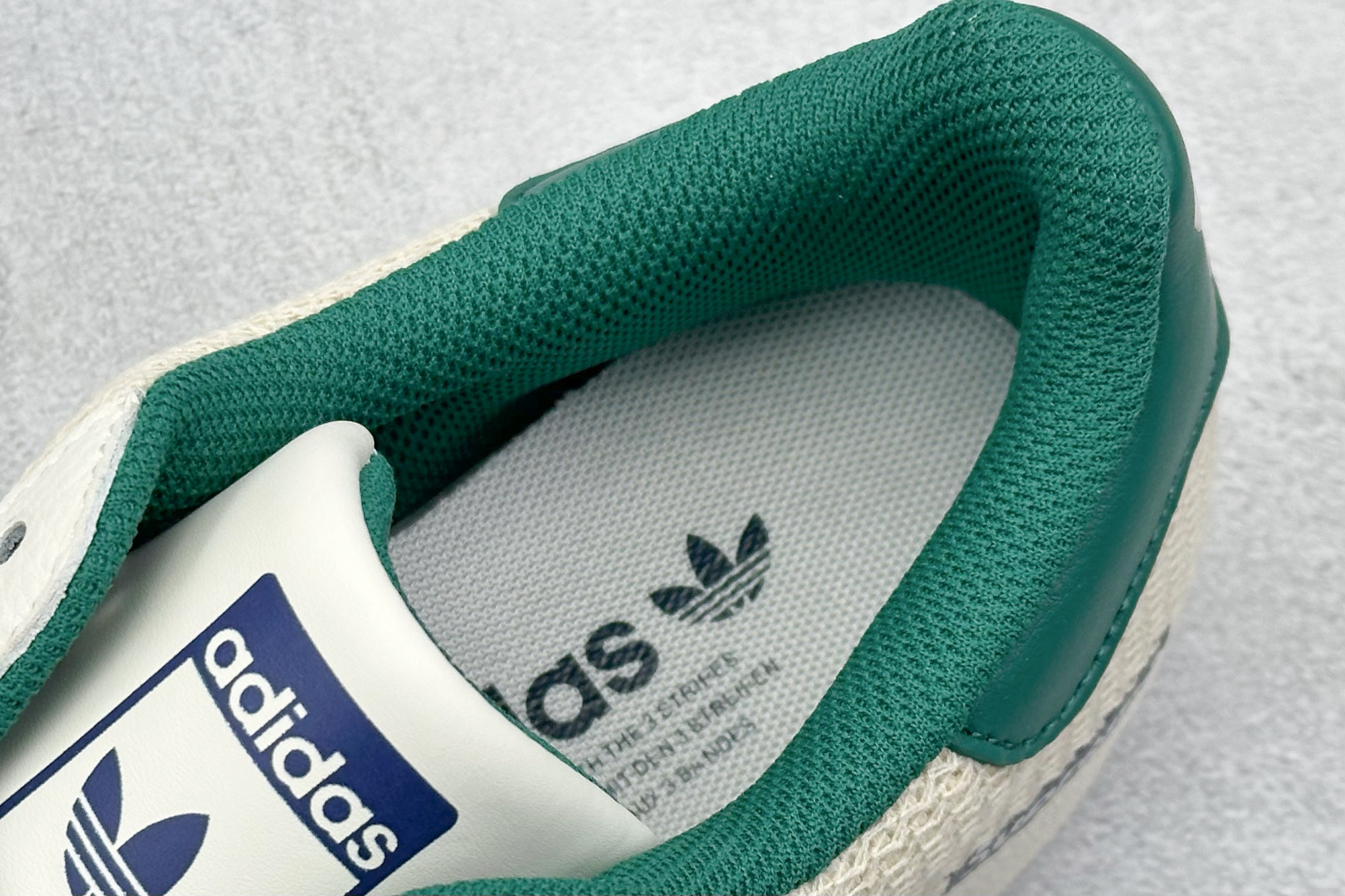 AD Originals Superstar x Supreme 白蓝绿 HS3071