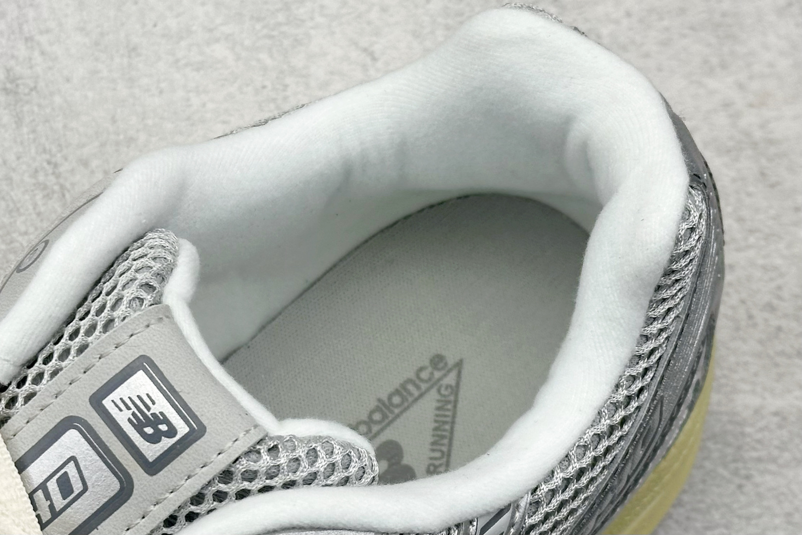 K版 New Balance 740 复古跑鞋 U740AR2