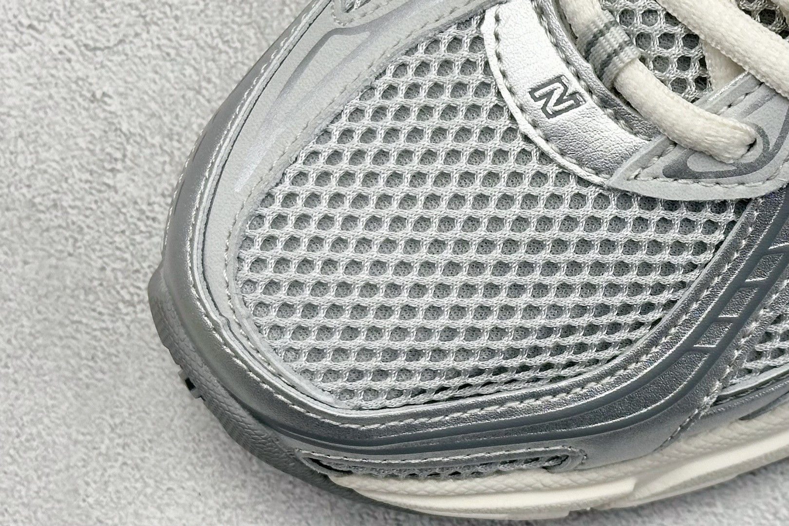 K版 New Balance 740 复古跑鞋 U740AR2
