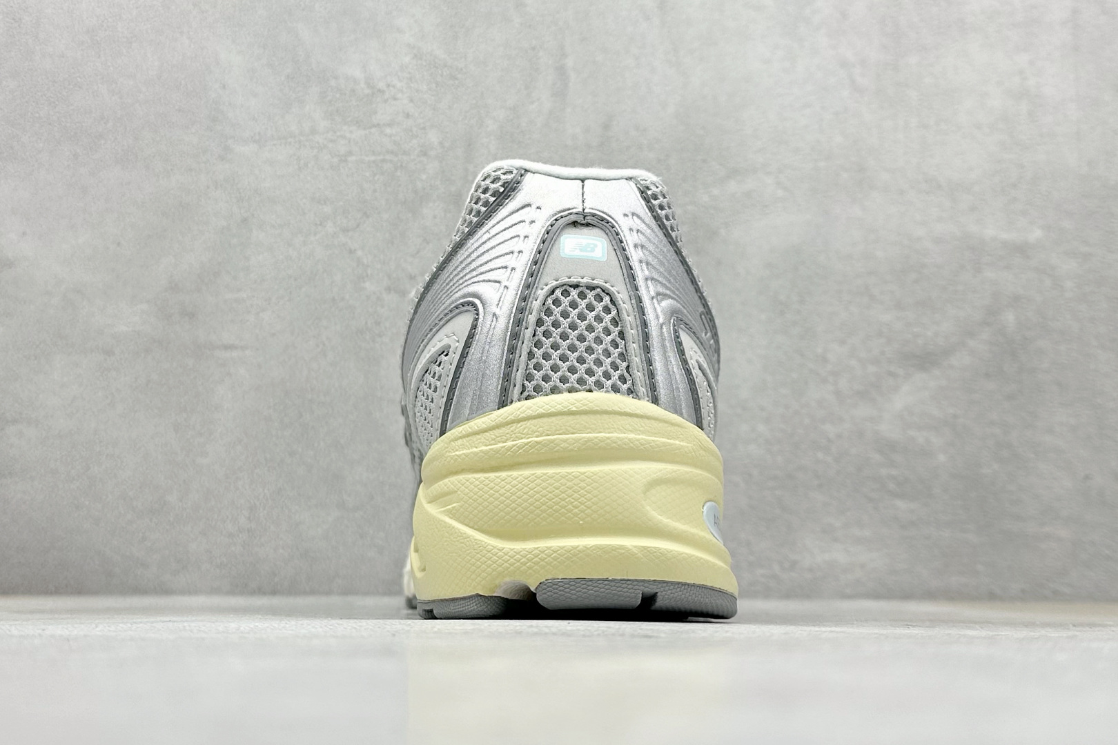 K版 New Balance 740 复古跑鞋 U740AR2