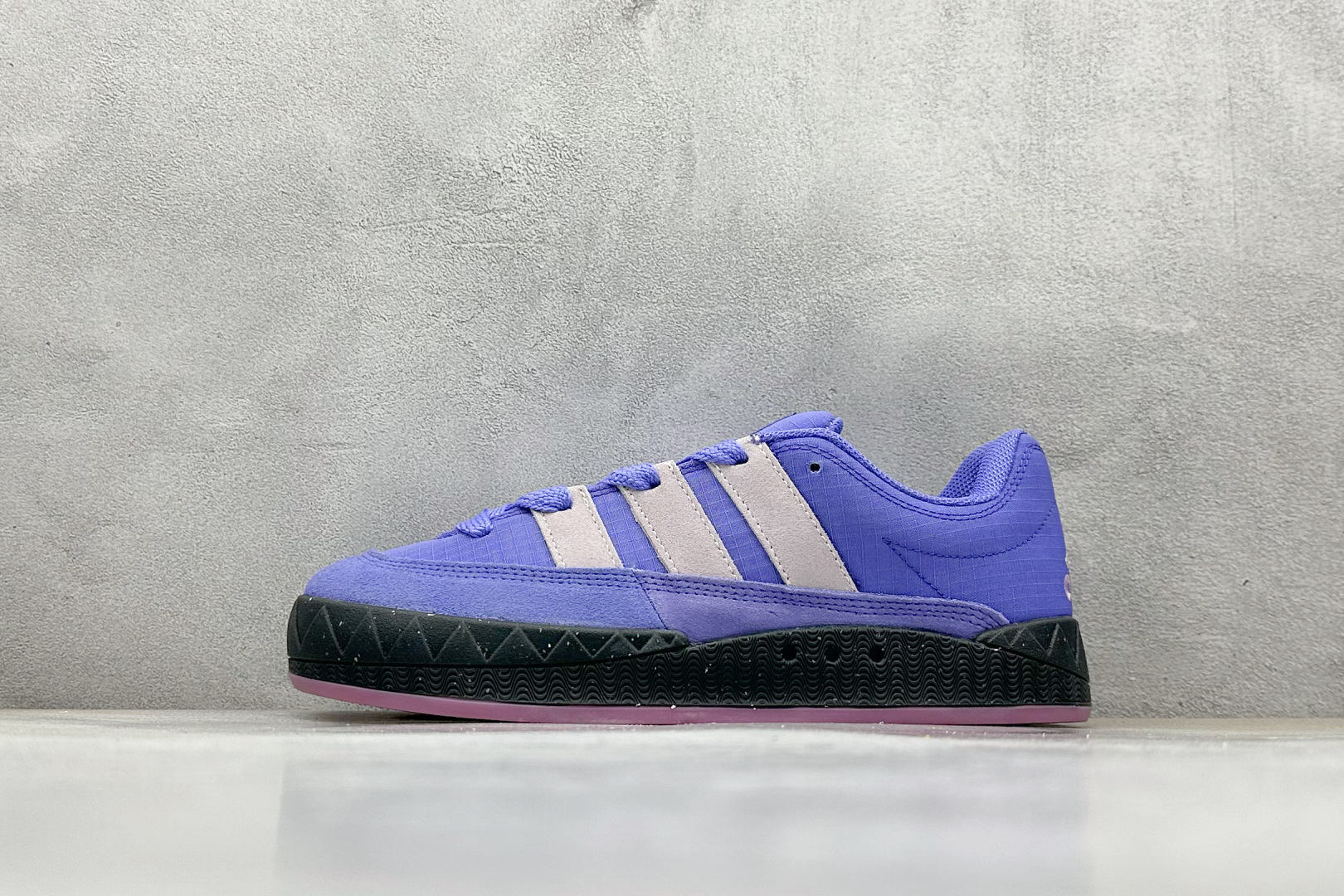 TG版 Adidas Adimatic Low 马蒂奇系列低帮 复古鲨鱼面包鞋运动休闲滑板板鞋 IE3930