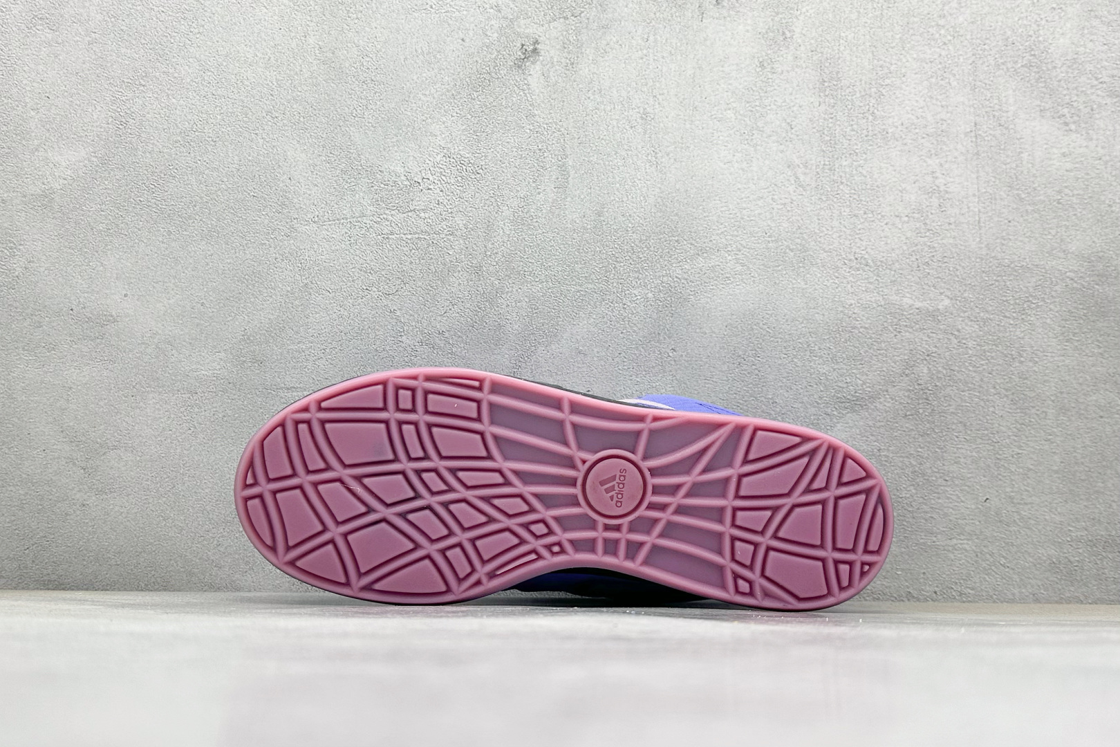 TG版 Adidas Adimatic Low 马蒂奇系列低帮 复古鲨鱼面包鞋运动休闲滑板板鞋 IE3930