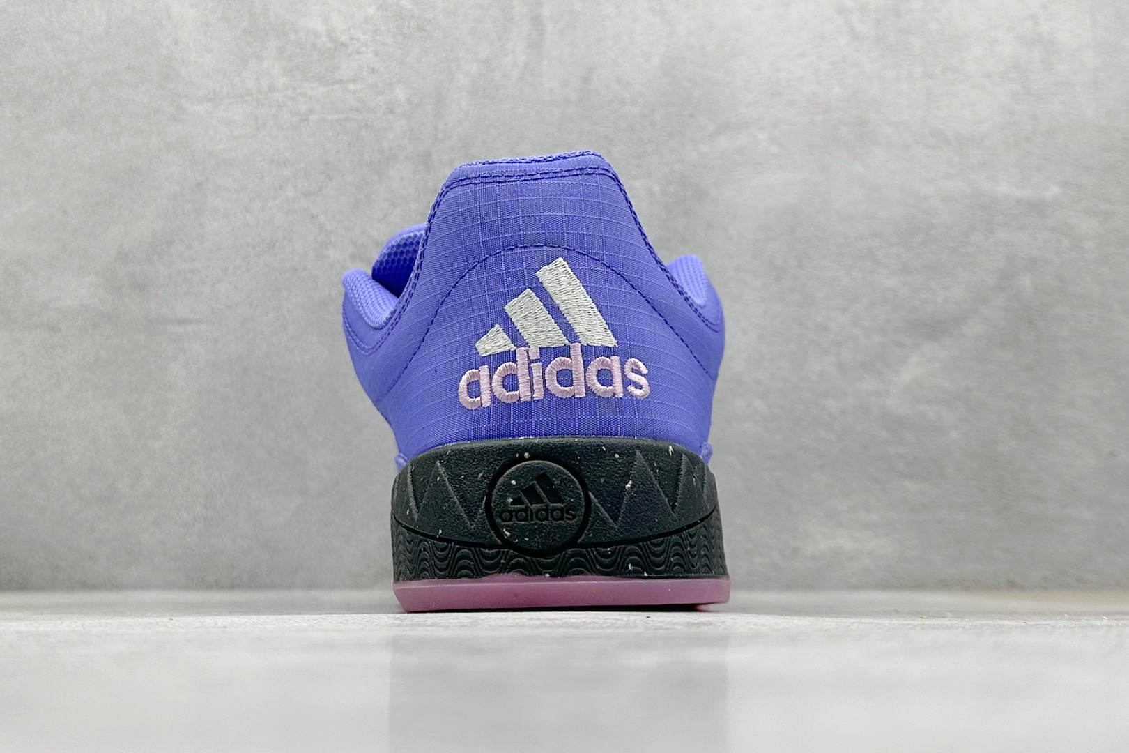 TG版 Adidas Adimatic Low 马蒂奇系列低帮 复古鲨鱼面包鞋运动休闲滑板板鞋 IE3930