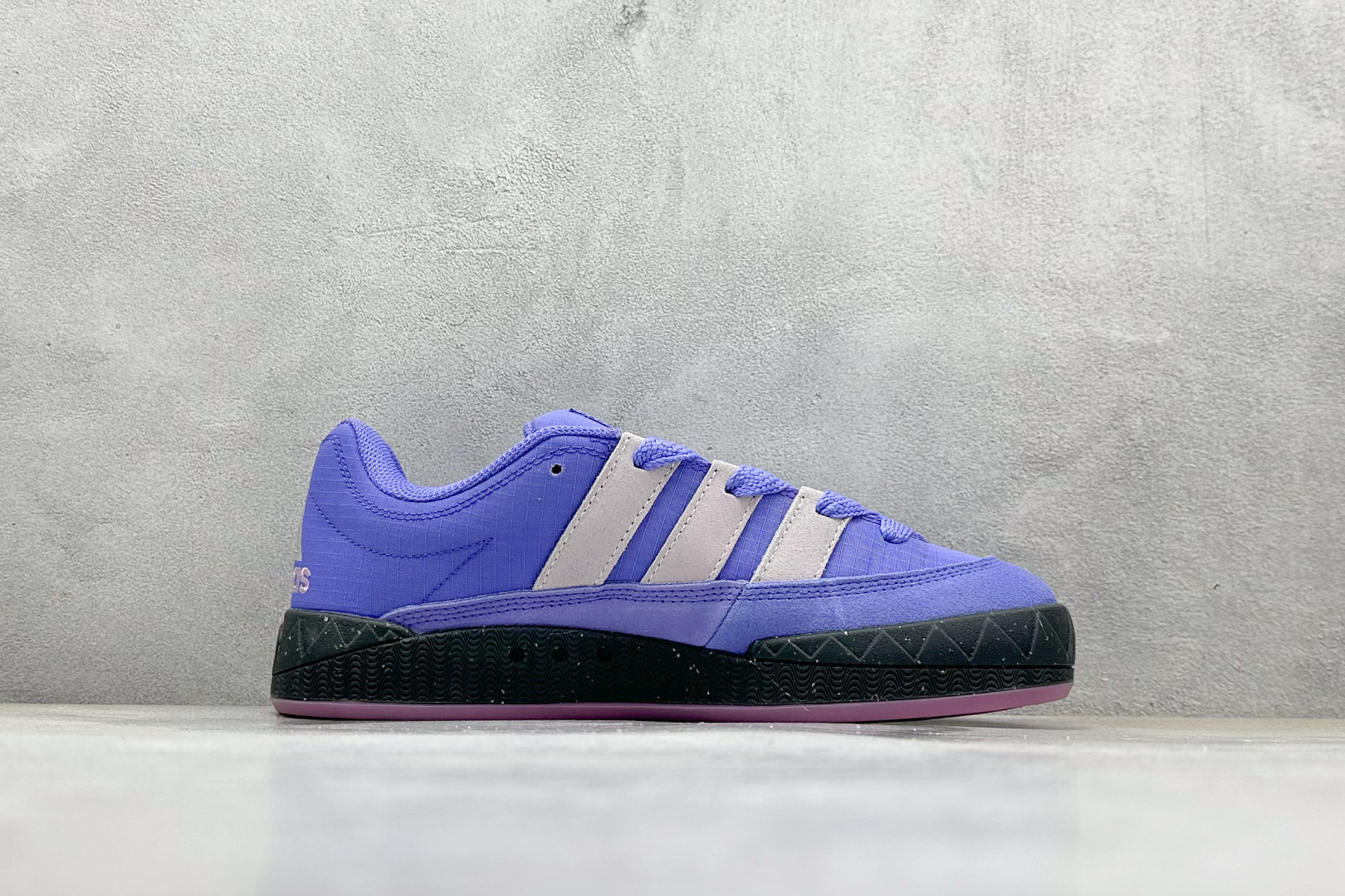 TG版 Adidas Adimatic Low 马蒂奇系列低帮 复古鲨鱼面包鞋运动休闲滑板板鞋 IE3930