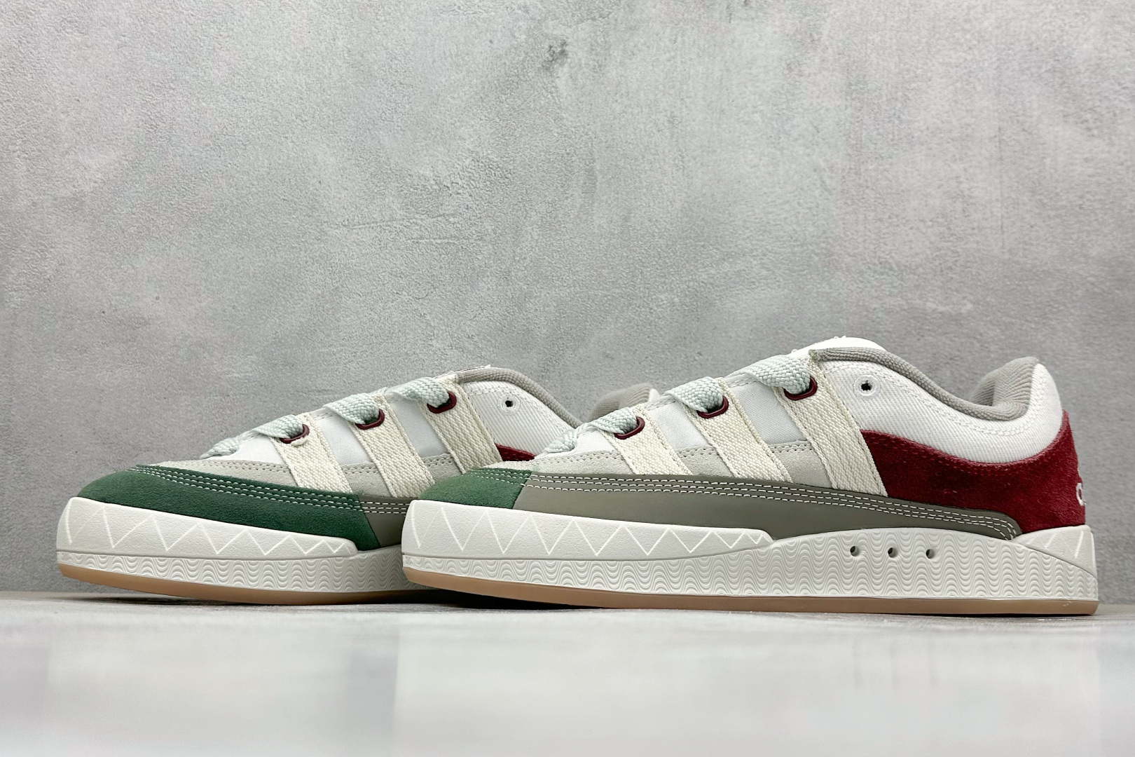 TG版 Adidas Adimatic Low 马蒂奇系列低帮 复古鲨鱼面包鞋运动休闲滑板板鞋 IH3264