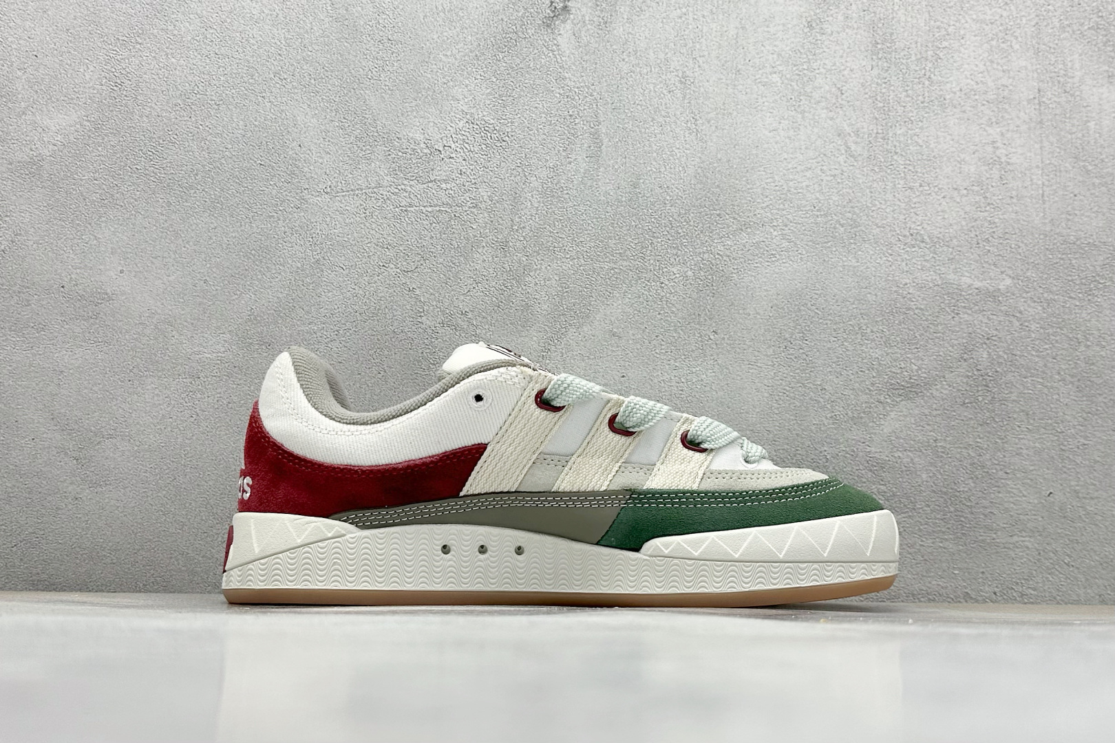TG版 Adidas Adimatic Low 马蒂奇系列低帮 复古鲨鱼面包鞋运动休闲滑板板鞋 IH3264