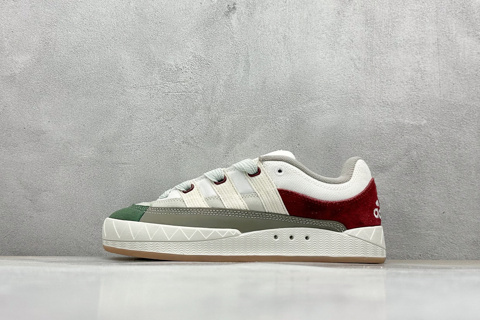 TG版 Adidas Adimatic Low 马蒂奇系列低帮 复古鲨鱼面包鞋运动休闲滑板板鞋 IH3264