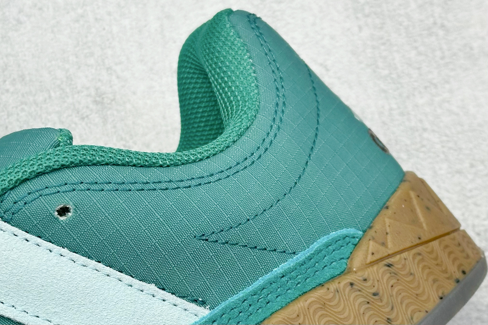 TG版 Adidas Adimatic Low 马蒂奇系列低帮 复古鲨鱼面包鞋运动休闲滑板板鞋 IE3931