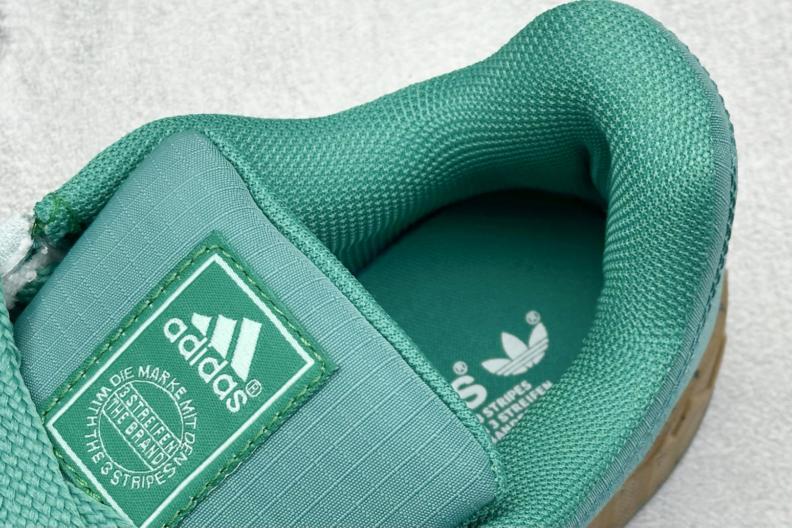TG版 Adidas Adimatic Low 马蒂奇系列低帮 复古鲨鱼面包鞋运动休闲滑板板鞋 IE3931