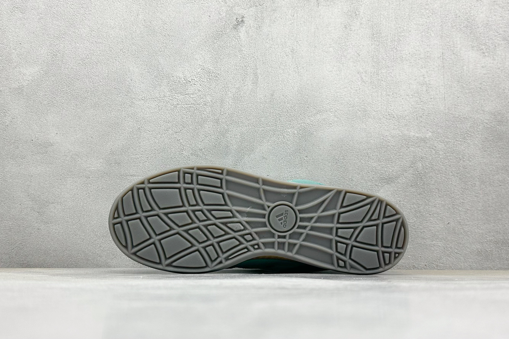 TG版 Adidas Adimatic Low 马蒂奇系列低帮 复古鲨鱼面包鞋运动休闲滑板板鞋 IE3931