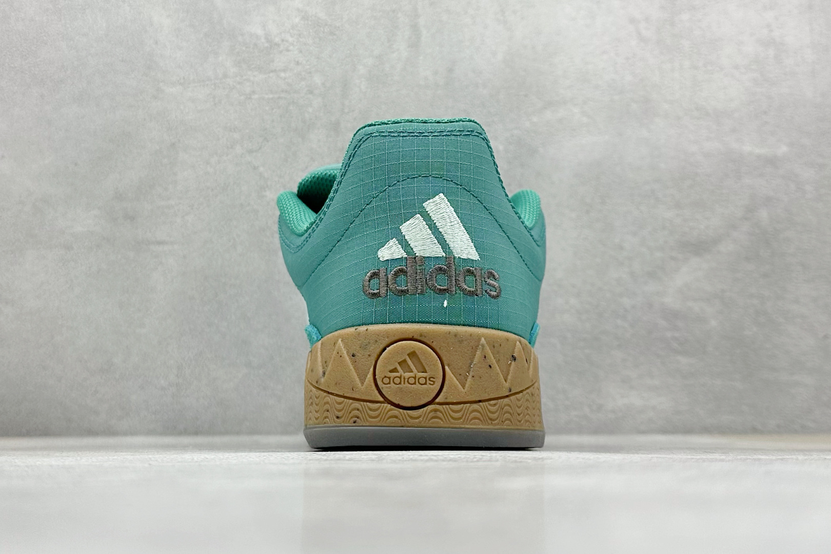TG版 Adidas Adimatic Low 马蒂奇系列低帮 复古鲨鱼面包鞋运动休闲滑板板鞋 IE3931