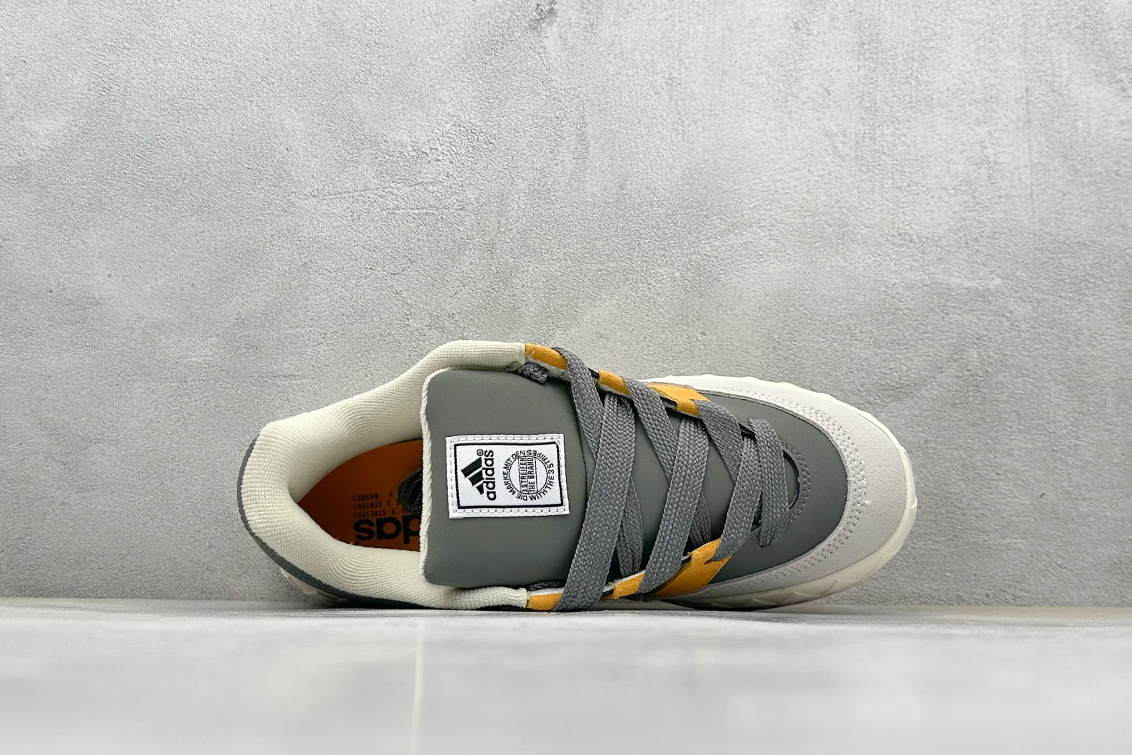 TG版 Adidas Adimatic Low 马蒂奇系列低帮 复古鲨鱼面包鞋运动休闲滑板板鞋 ID3936