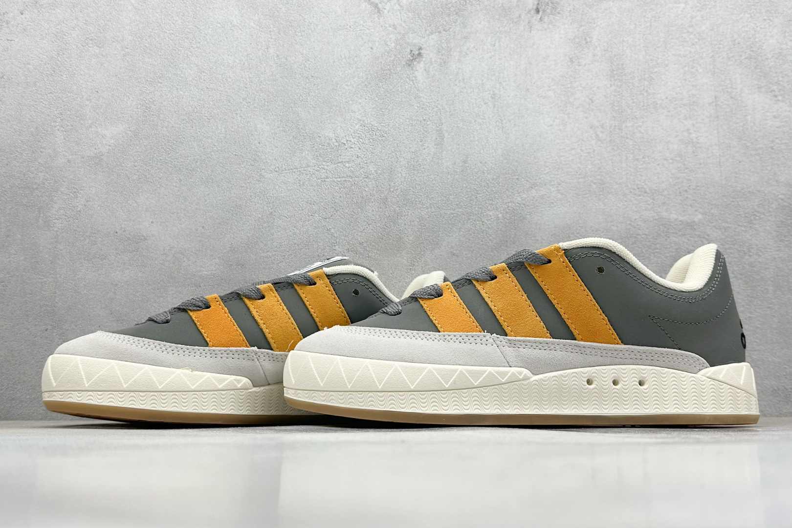 TG版 Adidas Adimatic Low 马蒂奇系列低帮 复古鲨鱼面包鞋运动休闲滑板板鞋 ID3936