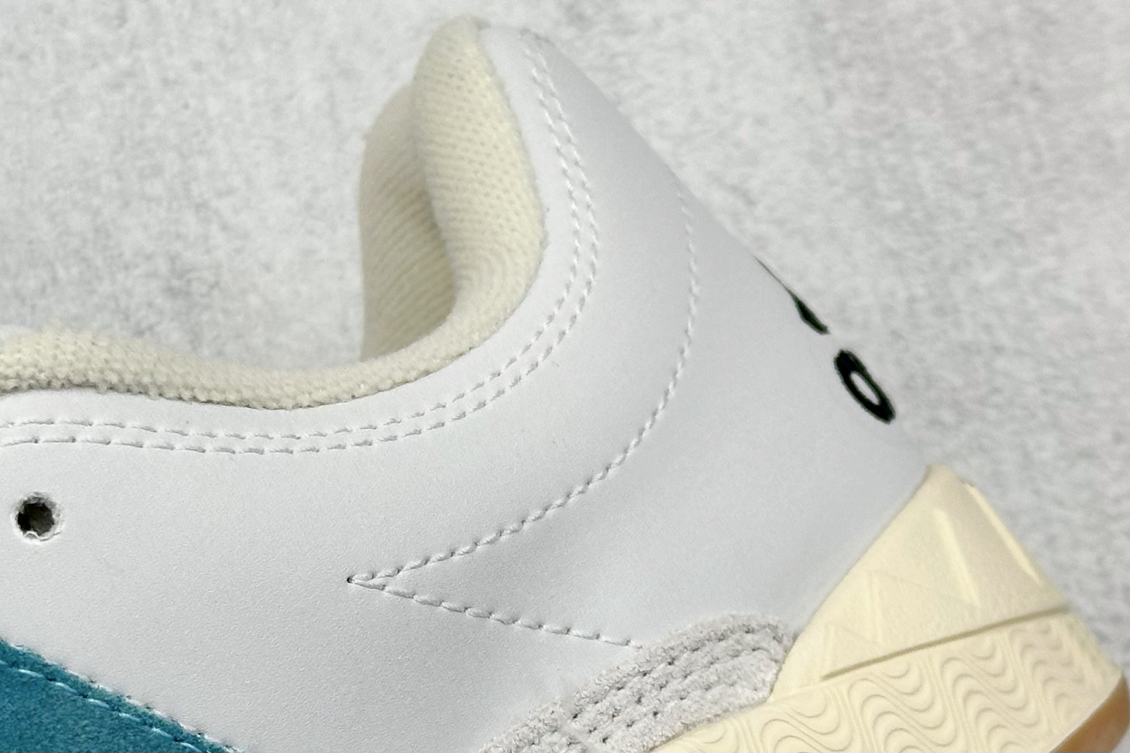 TG版 Adidas Adimatic Low 马蒂奇系列低帮 复古鲨鱼面包鞋运动休闲滑板板鞋 ID3935