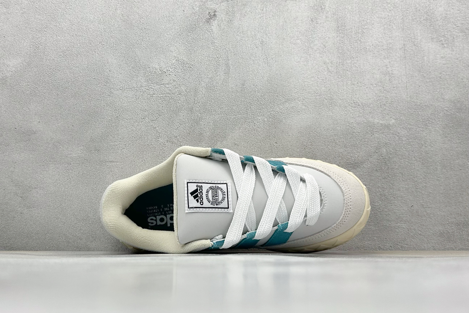 TG版 Adidas Adimatic Low 马蒂奇系列低帮 复古鲨鱼面包鞋运动休闲滑板板鞋 ID3935