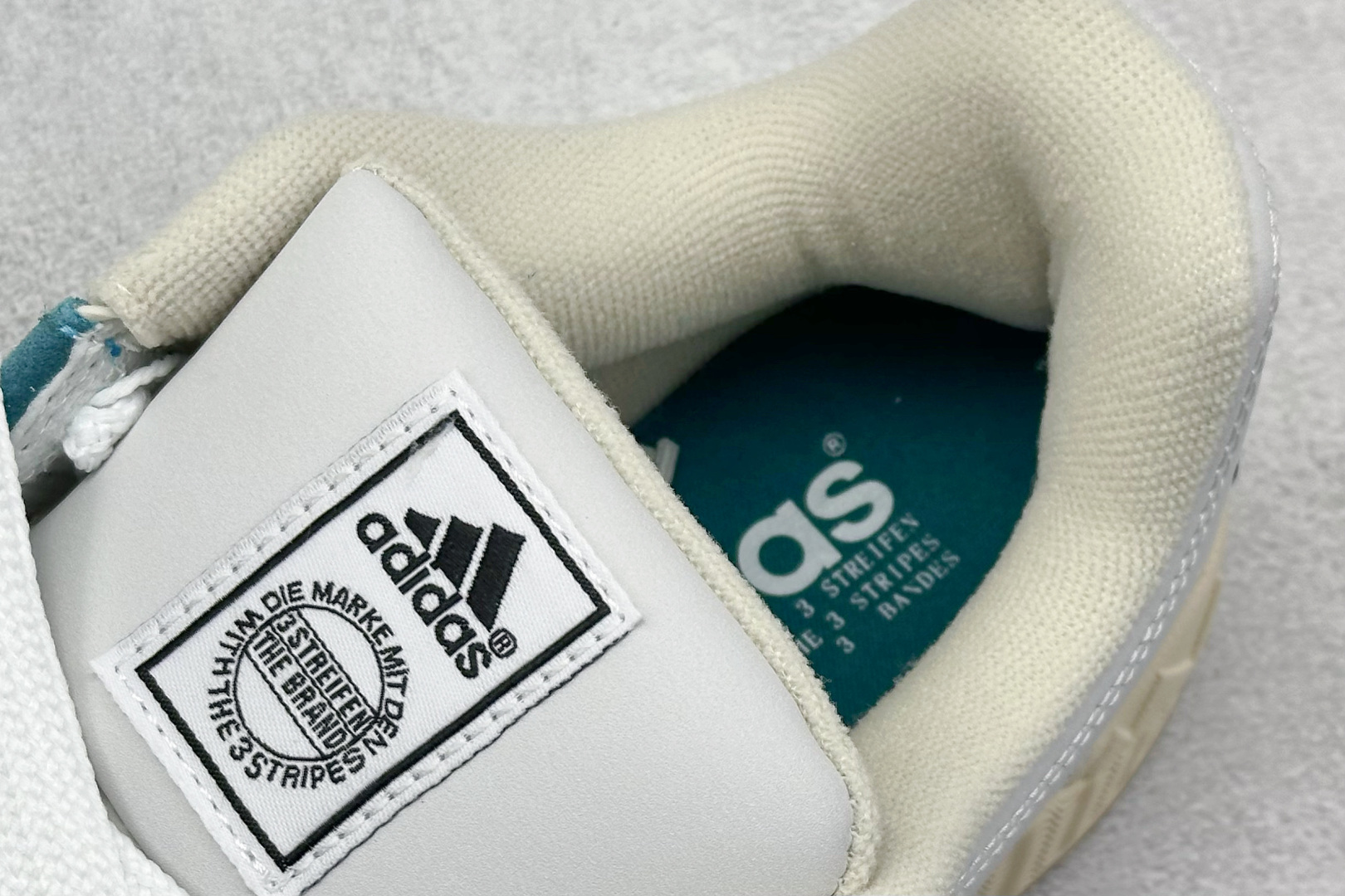 TG版 Adidas Adimatic Low 马蒂奇系列低帮 复古鲨鱼面包鞋运动休闲滑板板鞋 ID3935